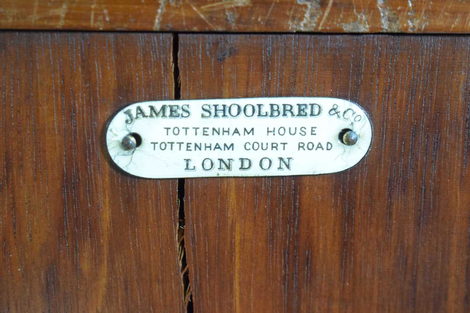 James Shoolbred of Tottenham Court Road, an ebonised, walnut highlighted and brass mounted bedroom - Bild 2 aus 10