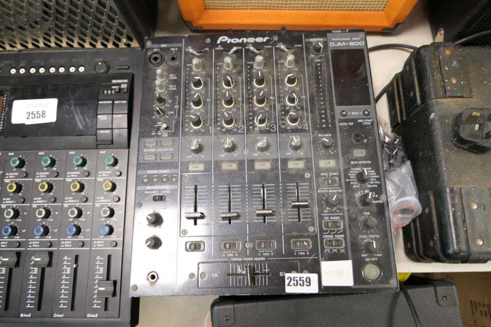 Pioneer DJM 800 mixer