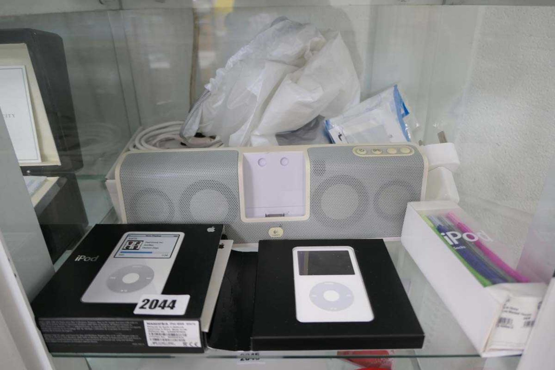 Apple iPod 1st gen 60gb model with Logitech speaker and other accessories