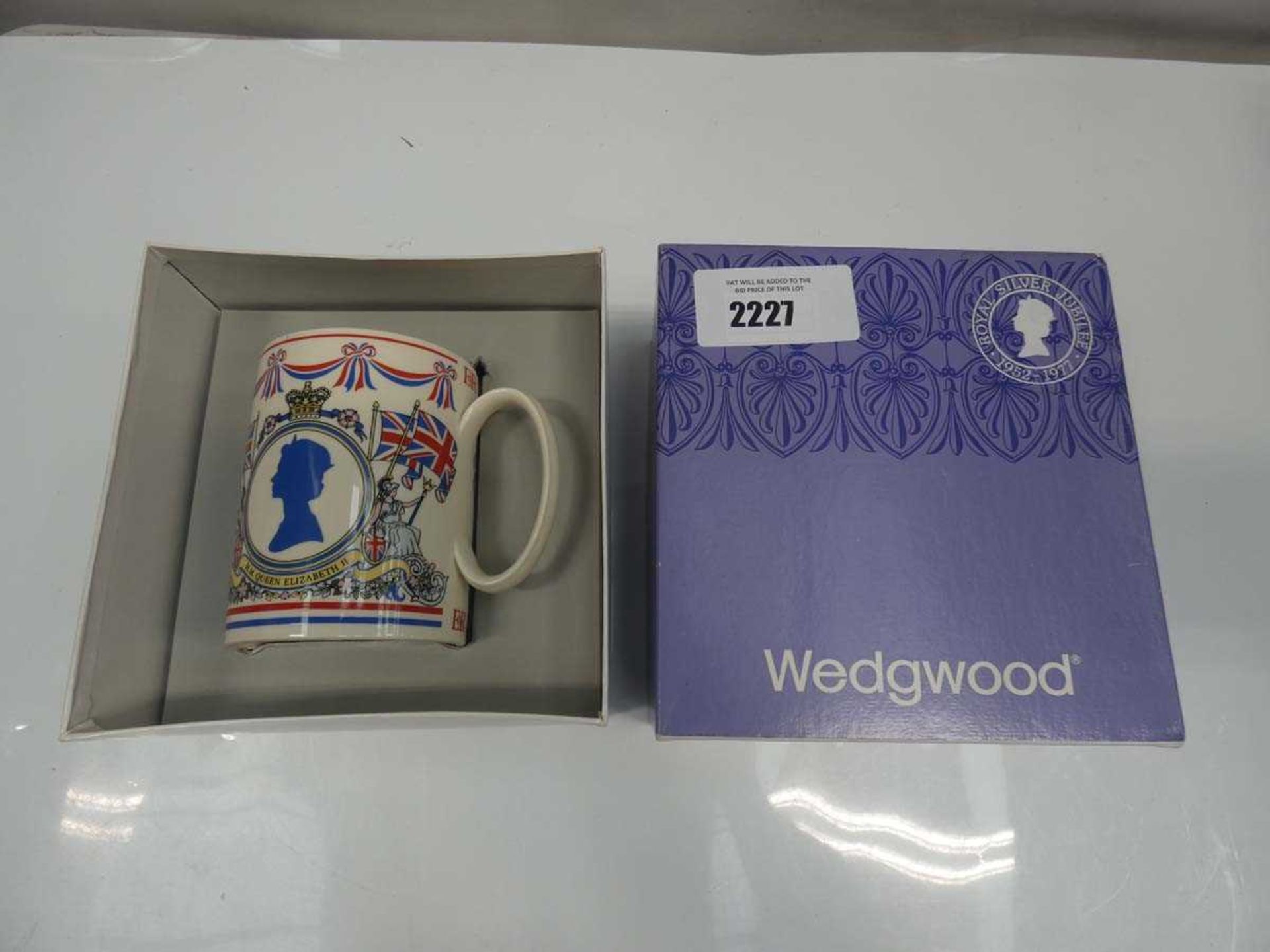 +VAT Wedgewood Commemorative Silver Jubilee mug