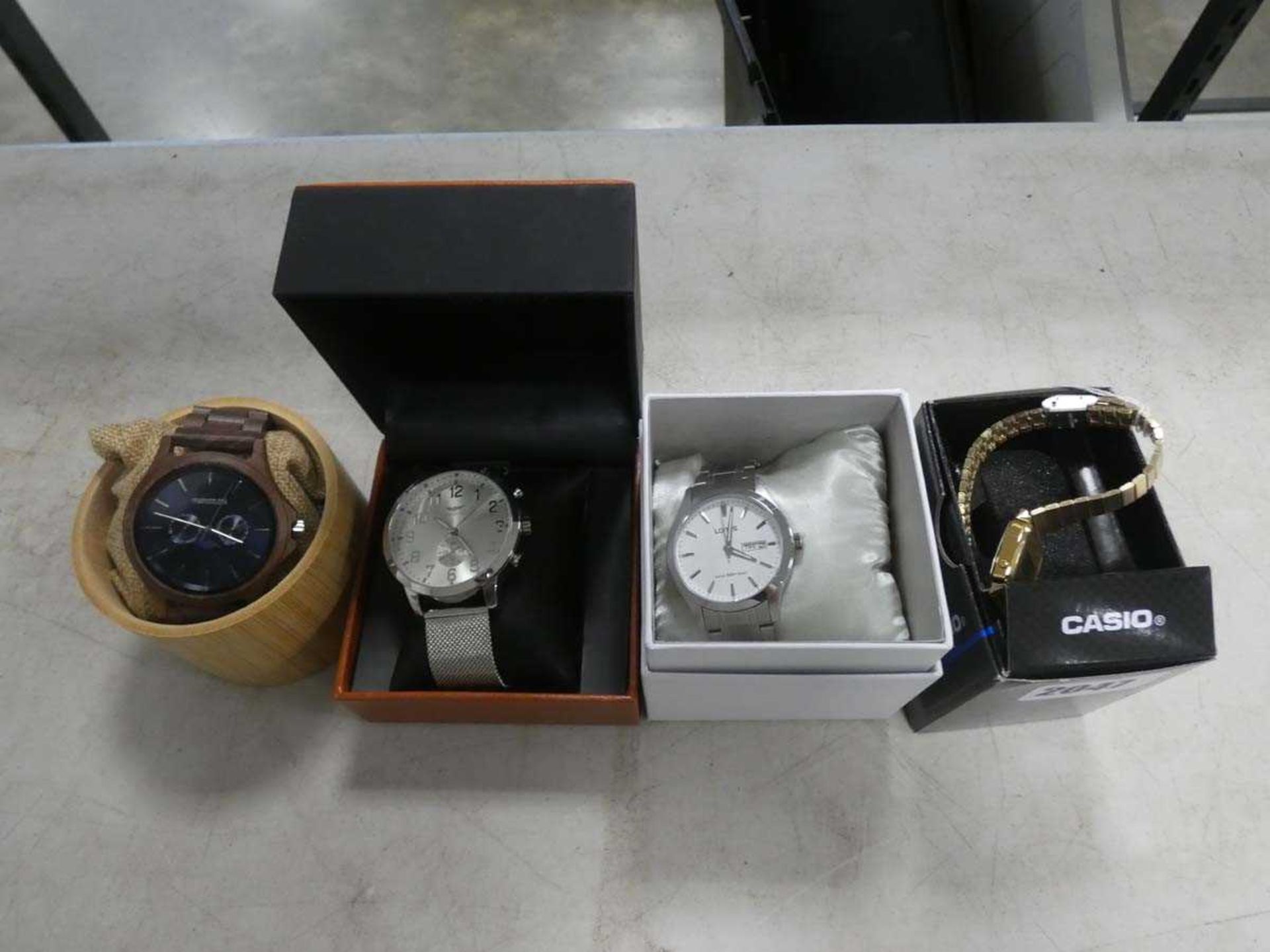 4 watches to include a Casio and a Gianello wristwatch with cases