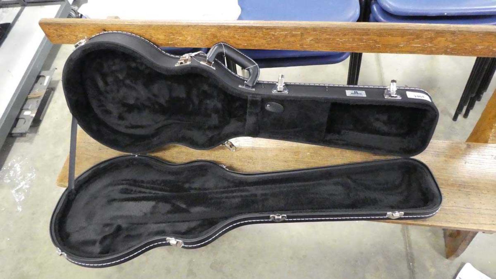 +VAT Tourtech guitar case for 3/4 size guitar