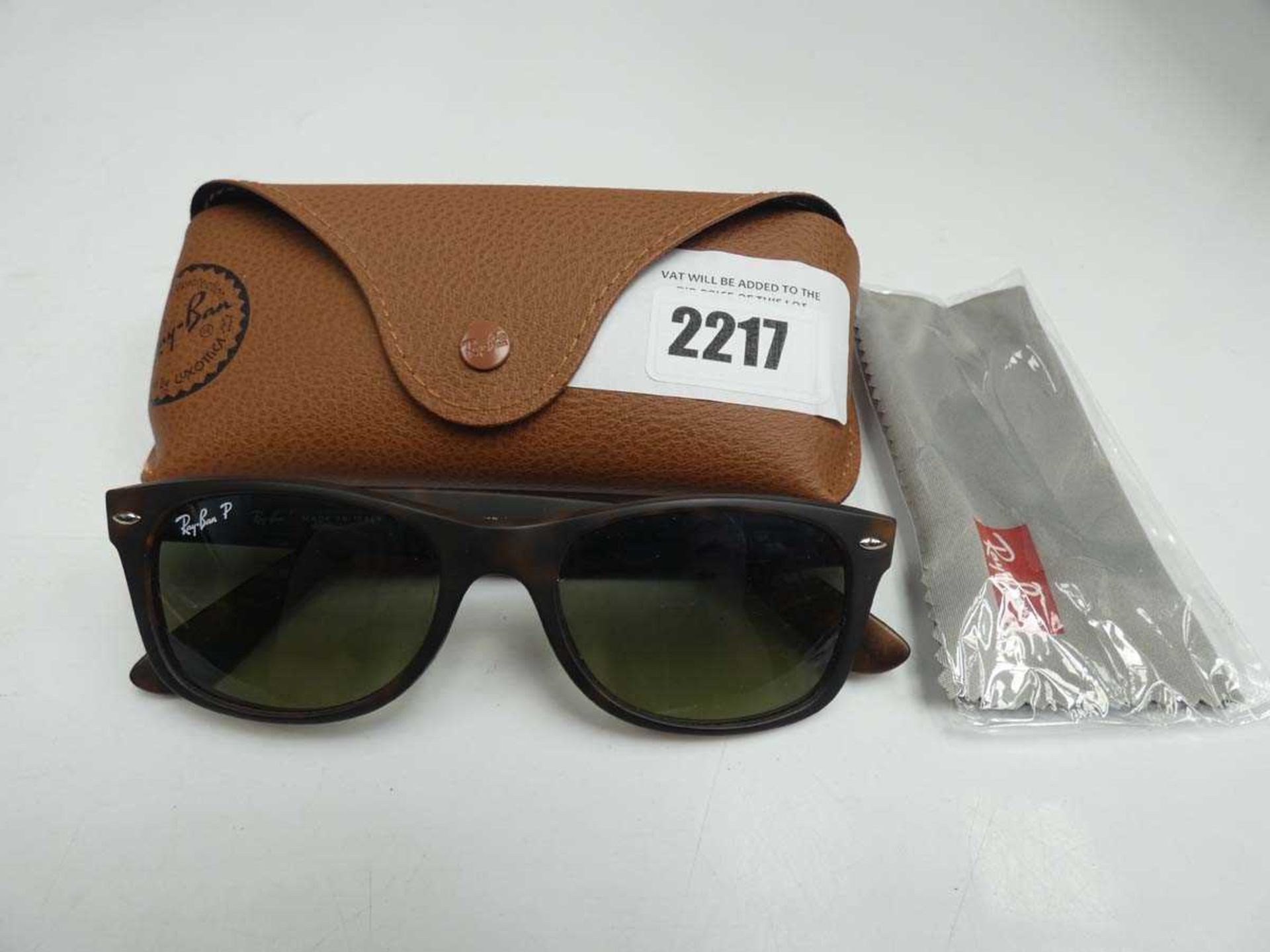 +VAT Ray-Ban RB2132 sunglasses with case