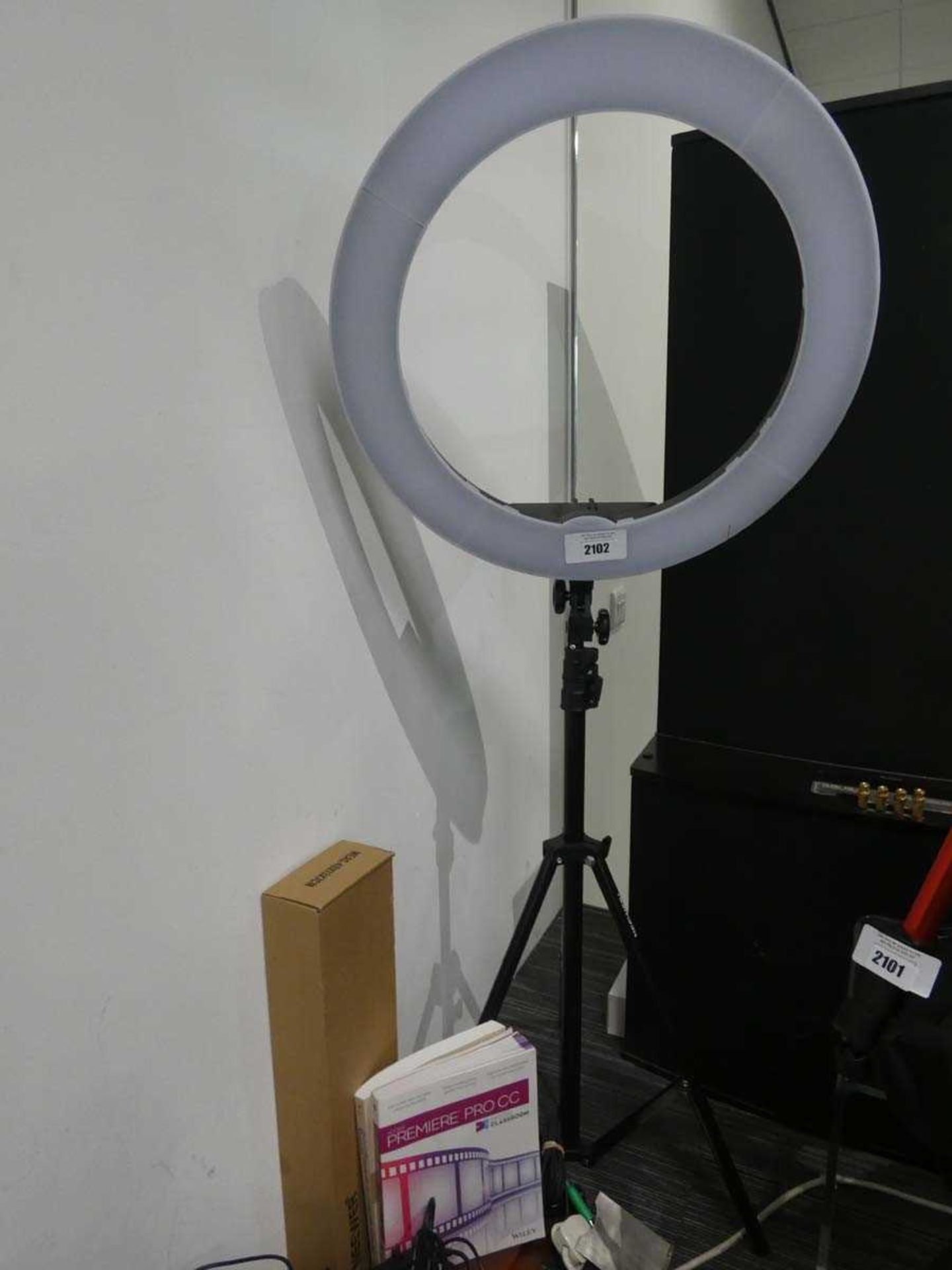 +VAT Neewer ring light with power adapter, booklets and other accessories to include PSU