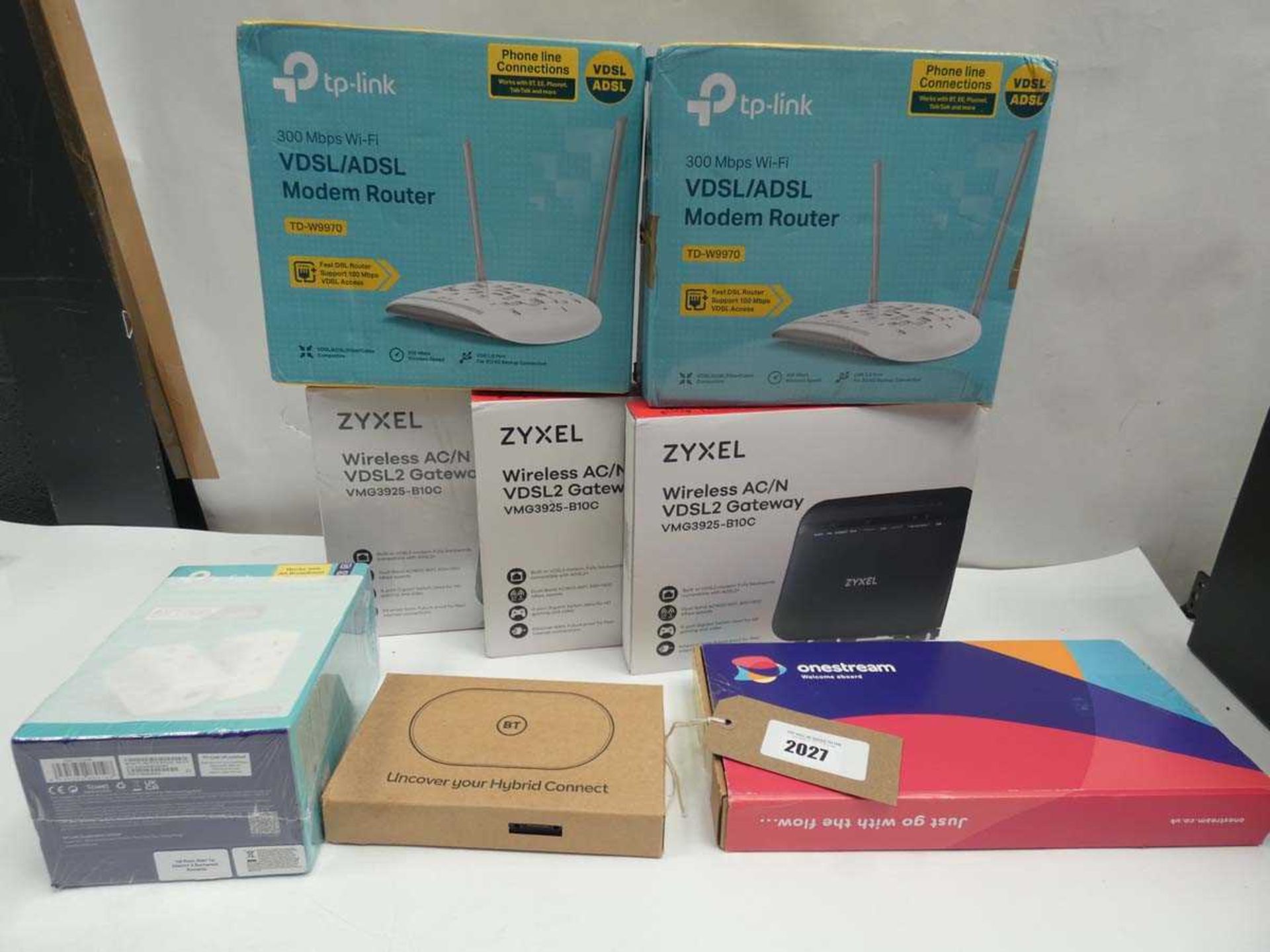 +VAT 3x Zyxel VMG3925 routers, 2x TP-Link TD-W9970 routers, TP-Link AV1000 powerline stater kit,