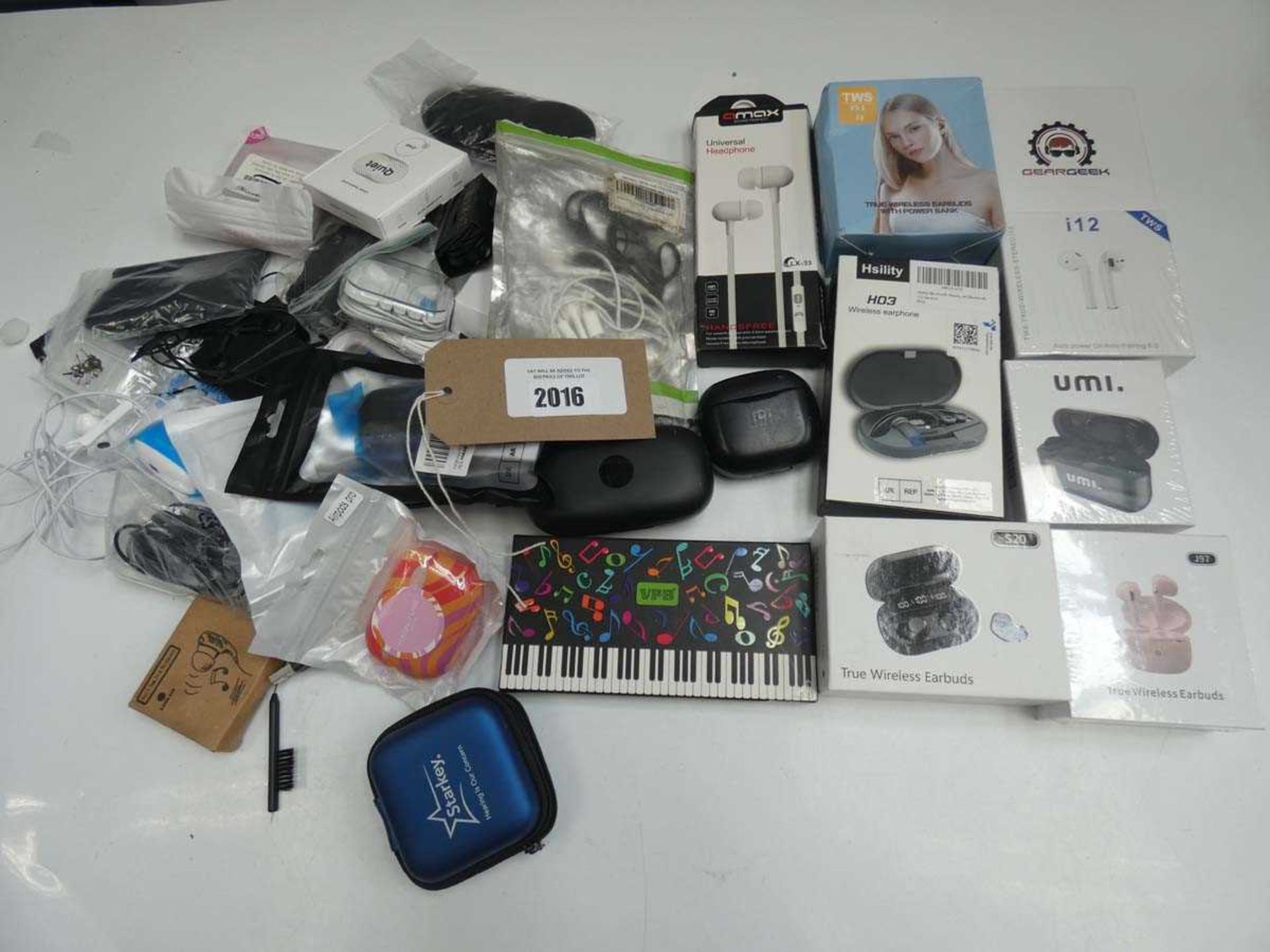 +VAT Mixed lot of wireless and wired earphones