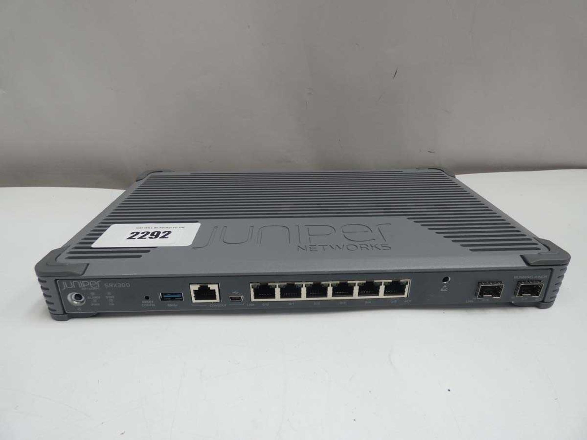 +VAT Juniper Networks SRX300 8-port services gateway