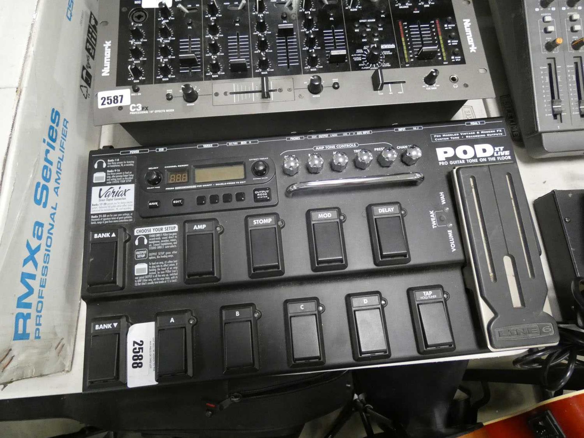 +VAT PODXT live pro guitar pedal controller system