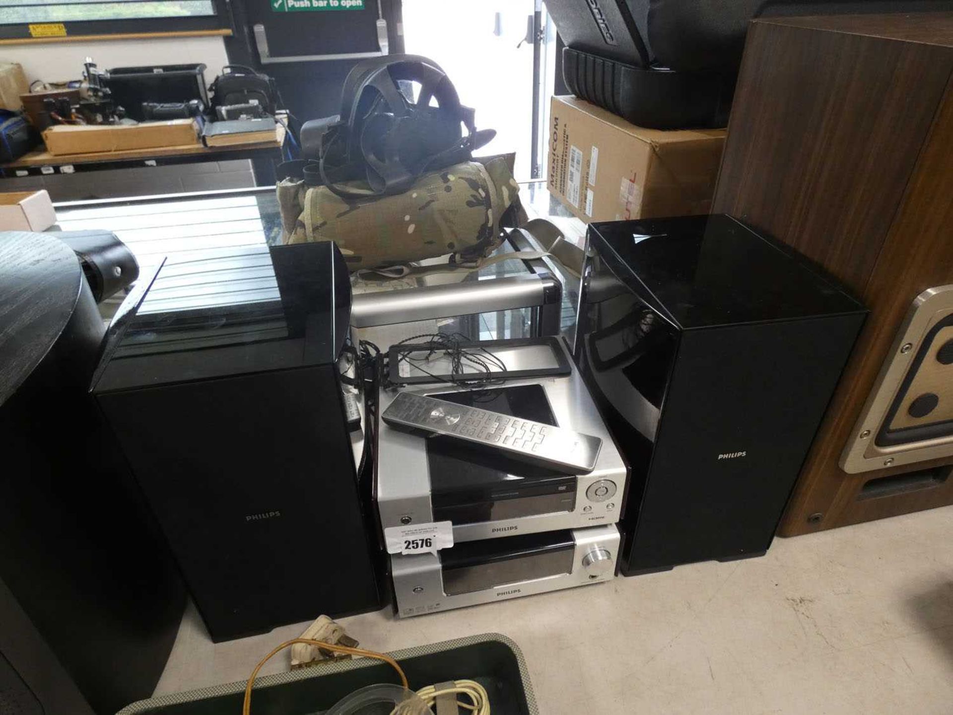 +VAT Philips vacuum tube pre amplifier model MCD908 together with micro theatre MCD908 DVD player