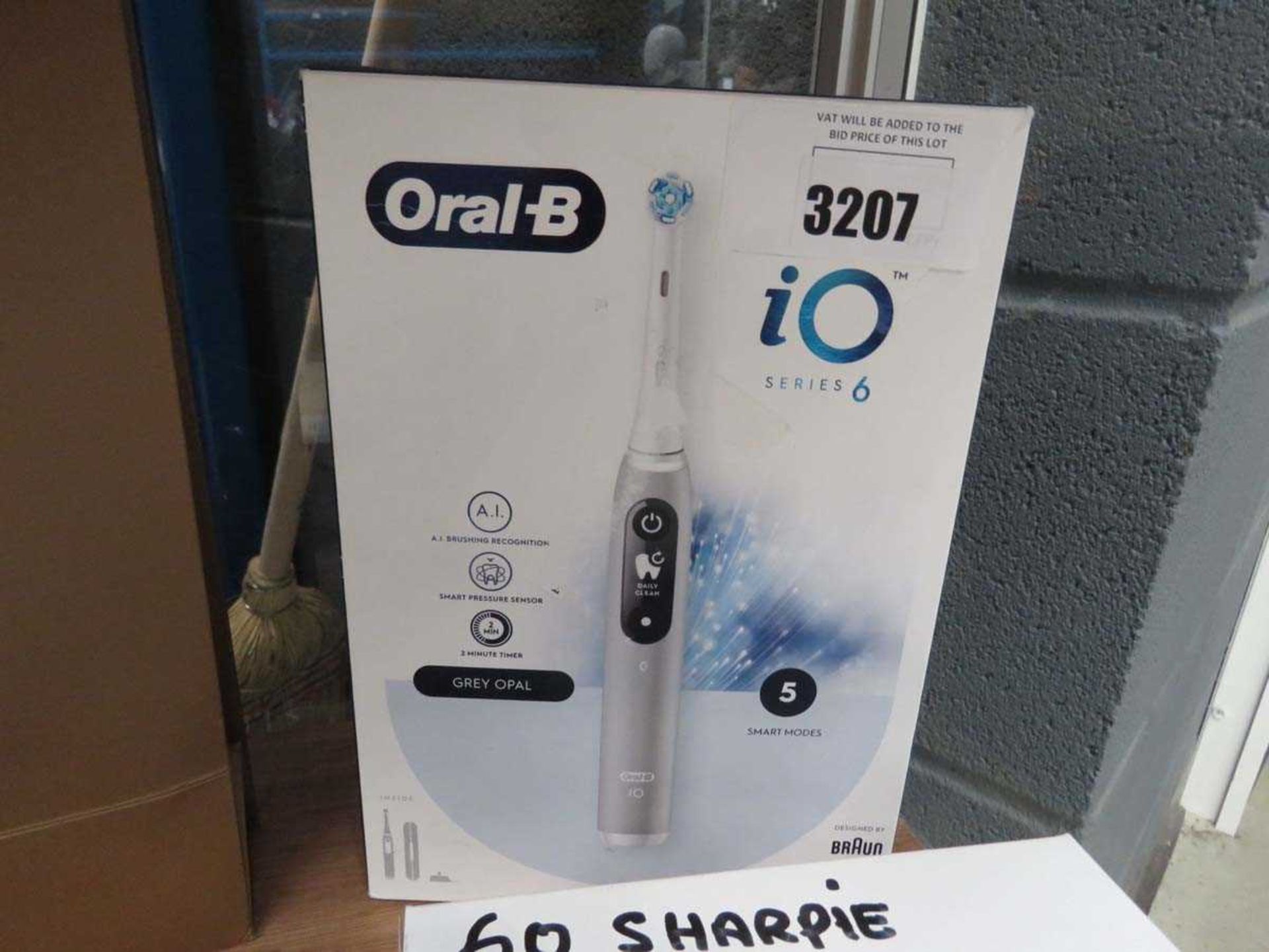 +VAT Oral-B toothbrush set