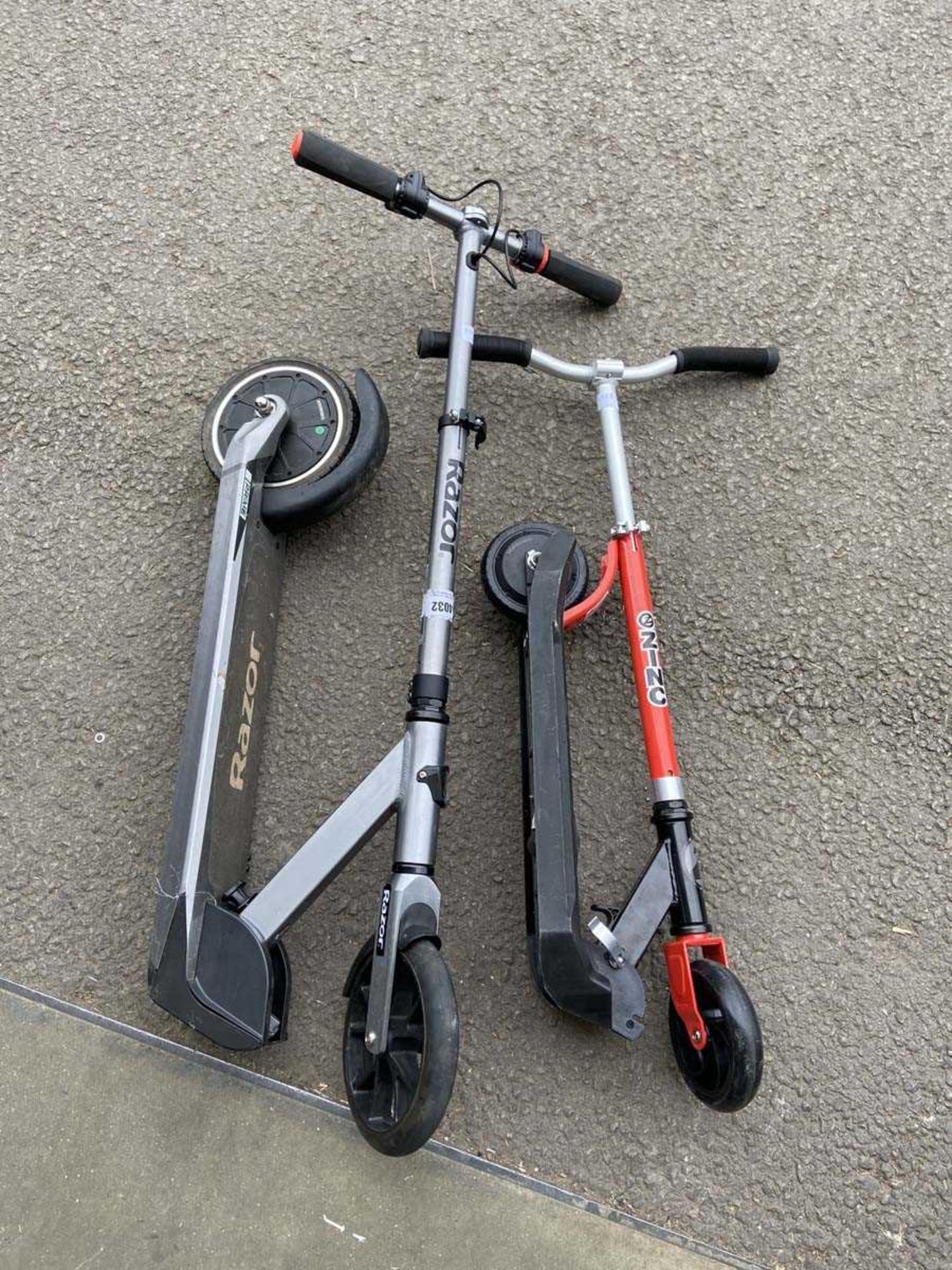 1 Razor and 1 Zinc scooter