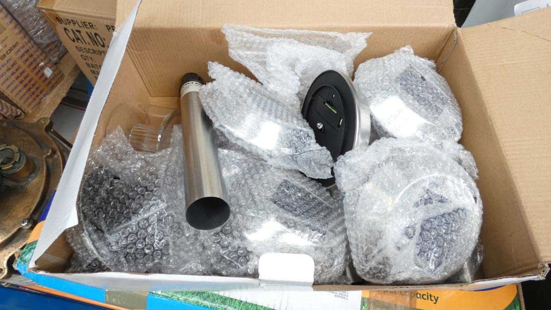 +VAT Boxed solar garden light set