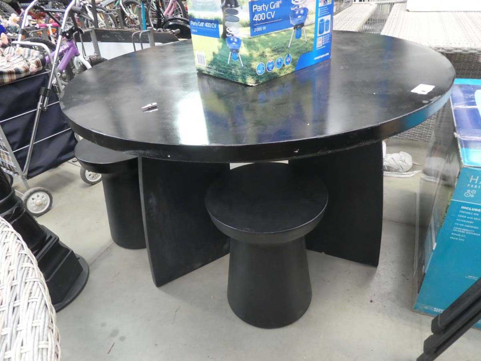 +VAT Heavy duty circular garden table in black with 5 matching stools