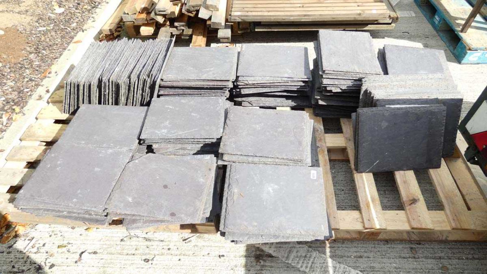 2 pallets of roofing slate