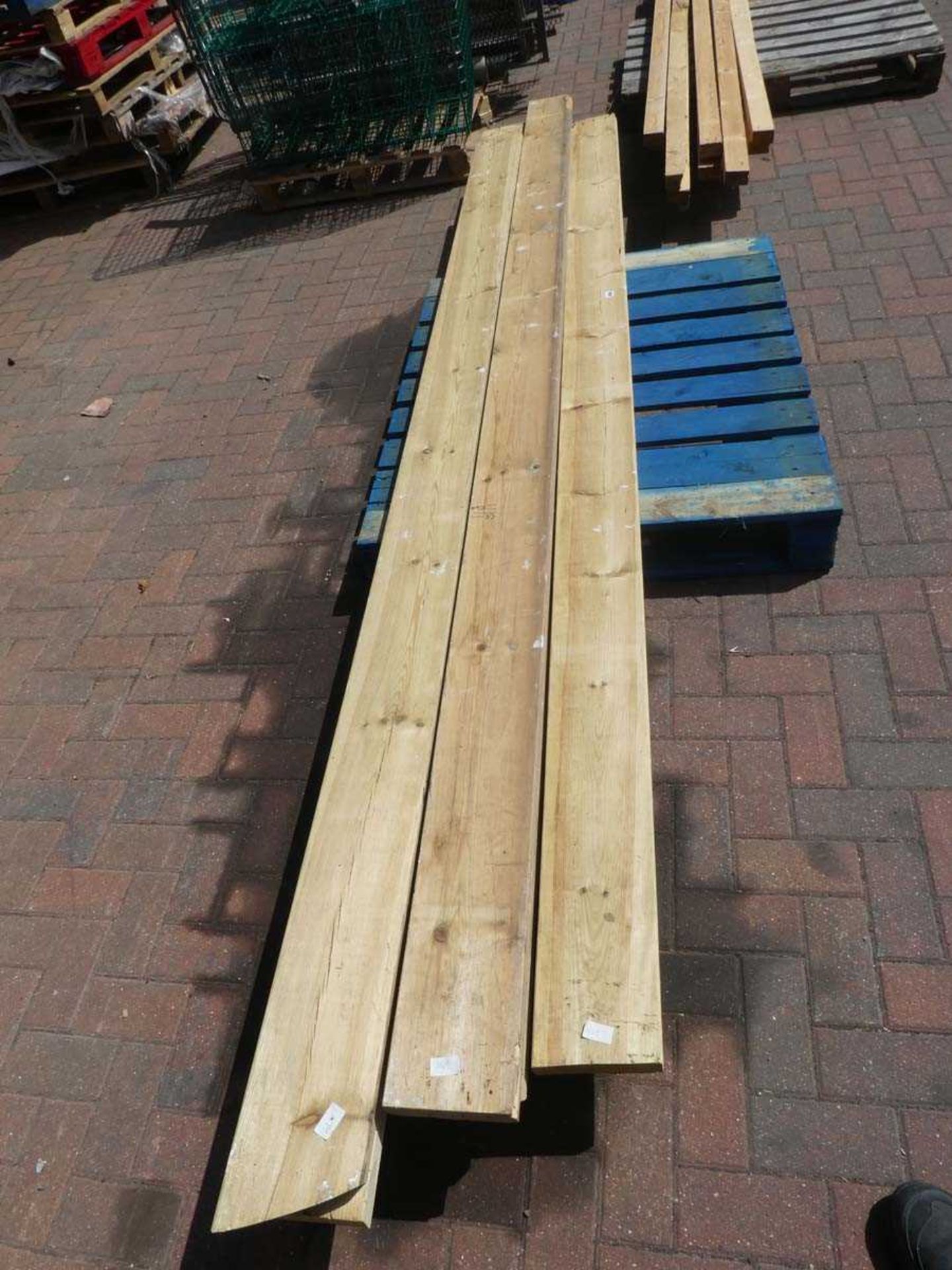 5 lengths of 4x2 timber