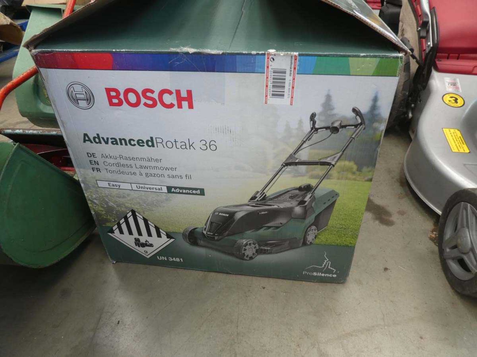 +VAT Bosch Advanced Rotak 36 battery-powered rotary lawnmower with 1 battery and charger