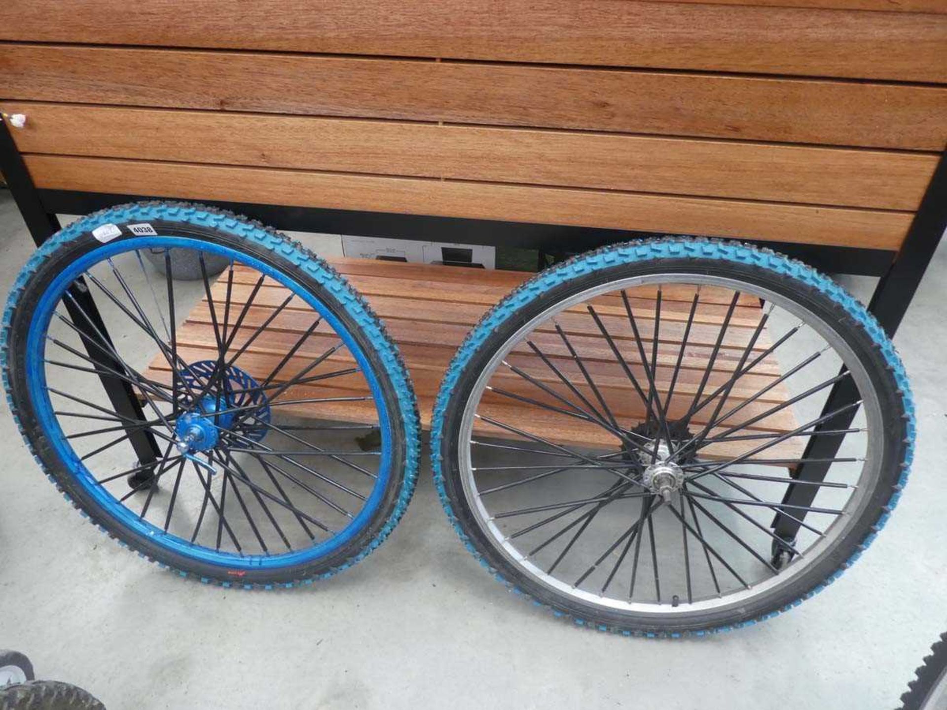 +VAT Pair of cycle wheels with black and blue rims and tyres