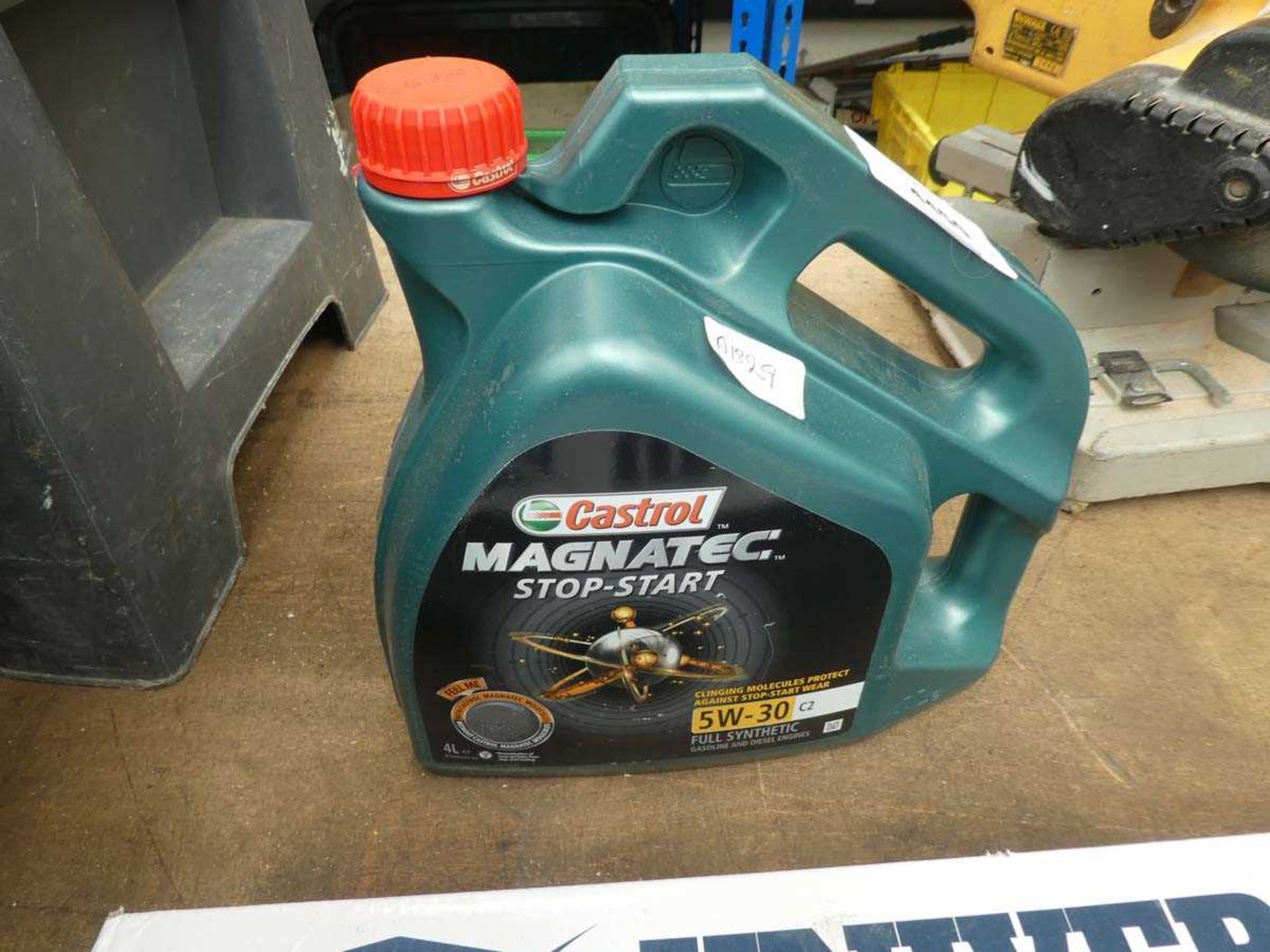 +VAT 4 litre container of Castrol Magnatec 5W30 synthetic motor oil