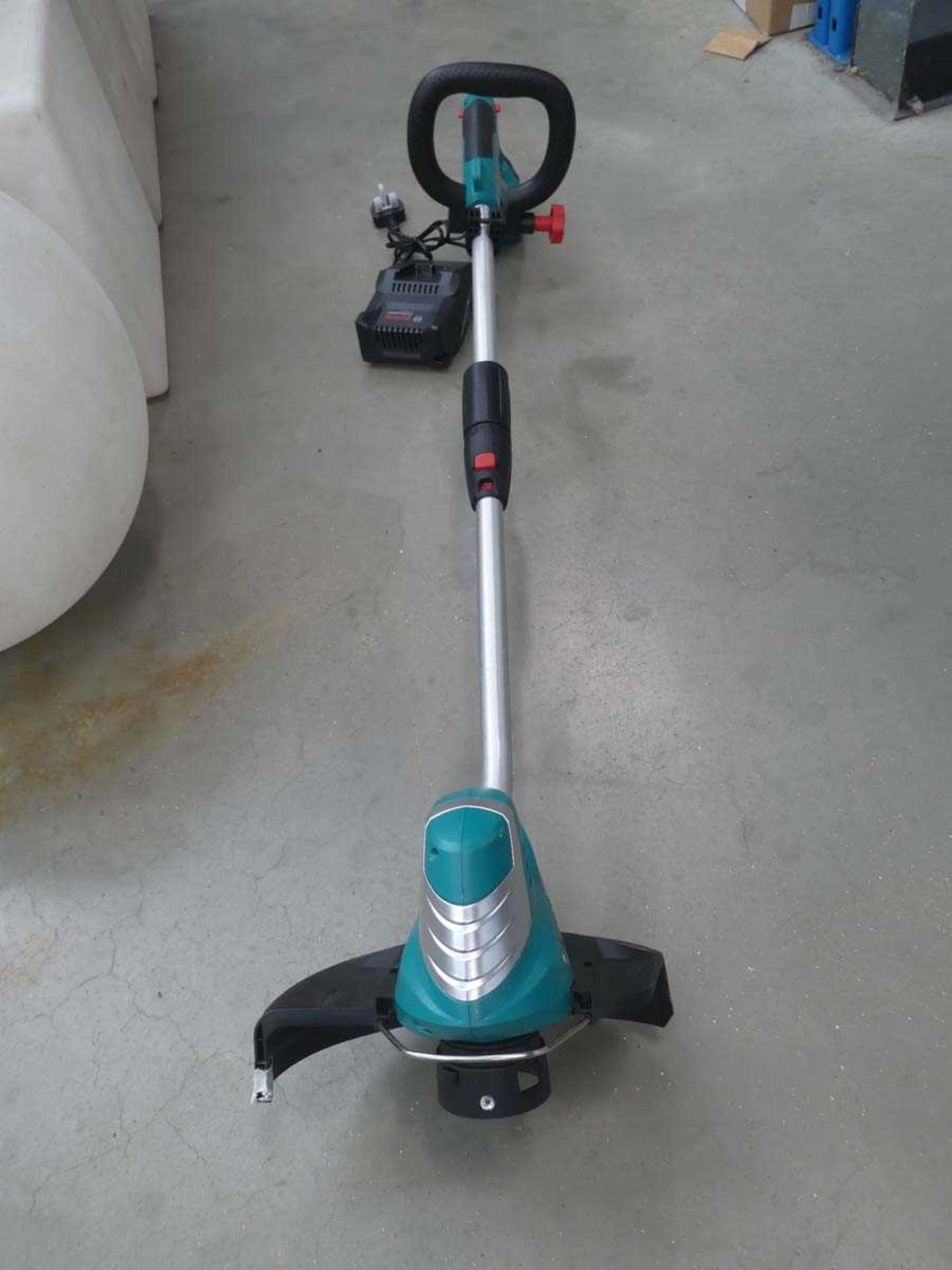 +VAT Bosch battery powered strimmer (no battery, 1 charger)