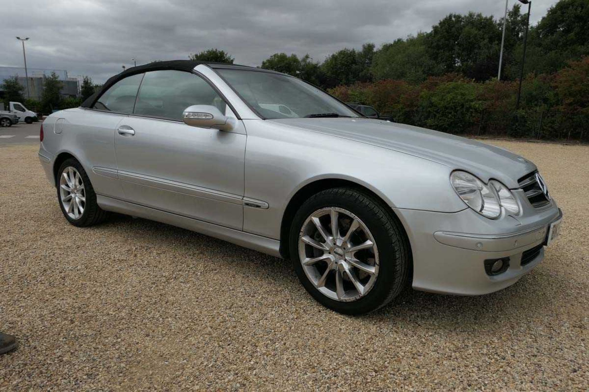 BK57 XKO (2007) Mercedes 350 CLK two door convertible in silver, 3.5L petrol automatic, mileage - Image 10 of 14