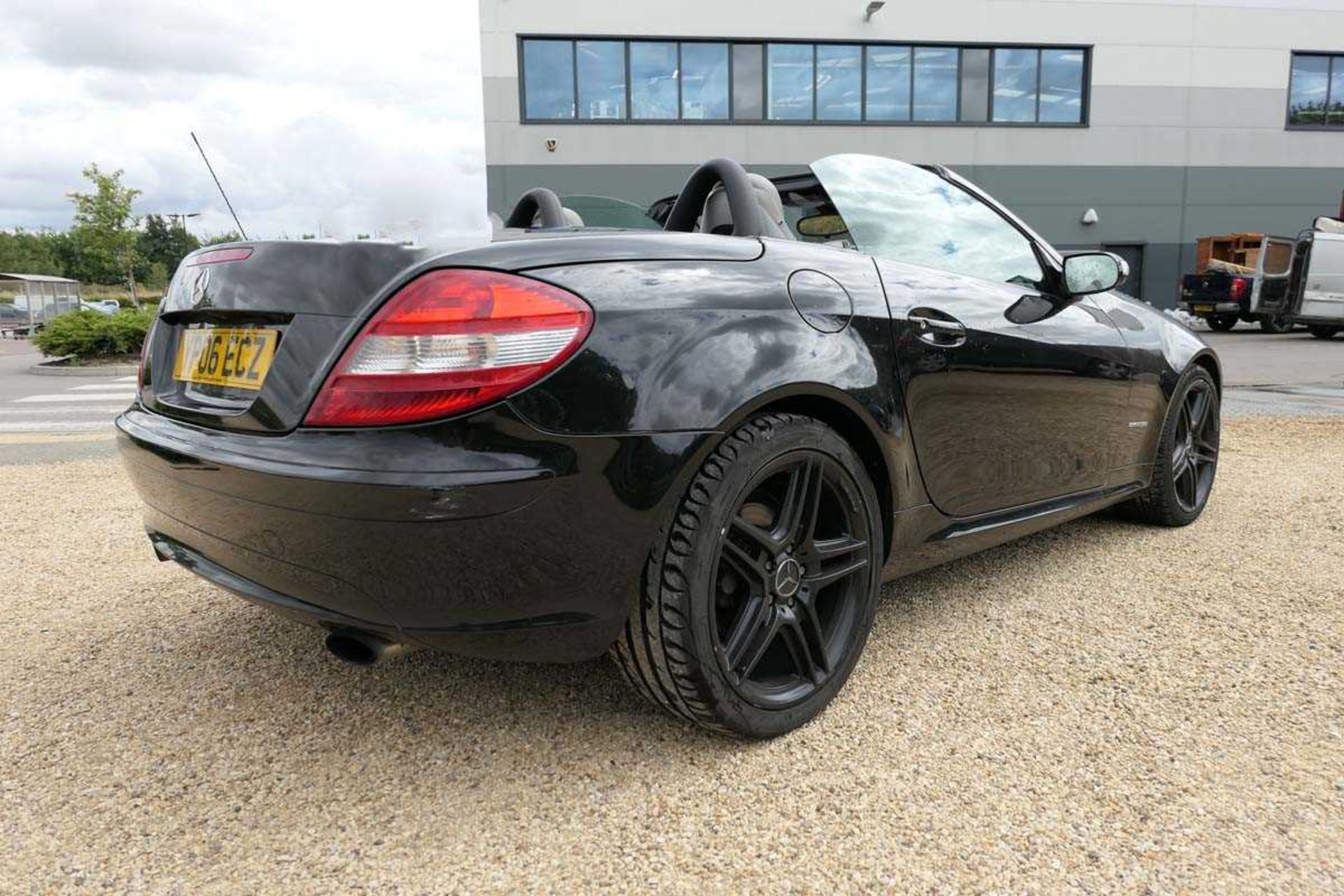 YP06 ECZ (2006) Mercedes 200 SLK Kompressor 1.8 litre automatic two door convertible in black, - Image 5 of 12