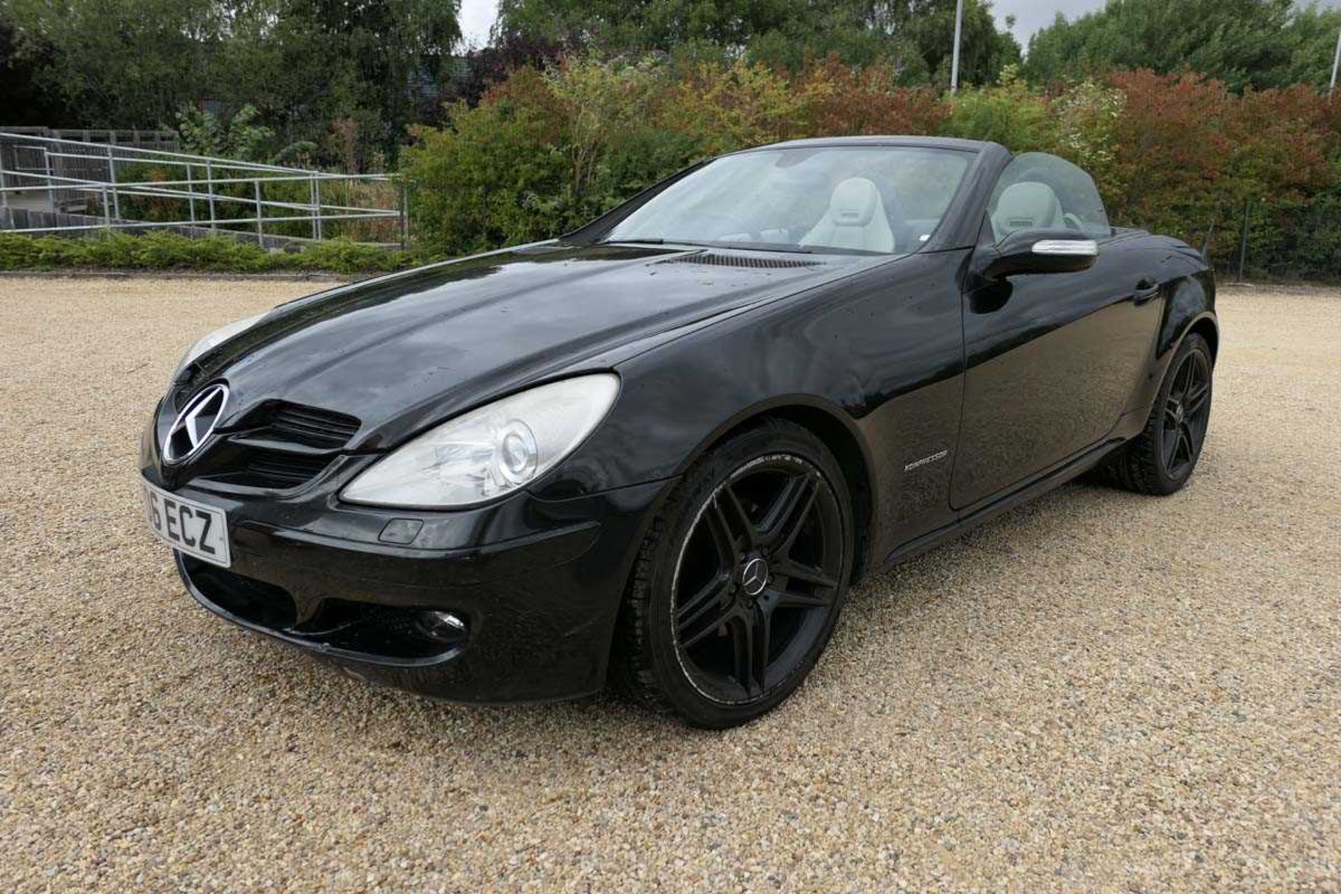 YP06 ECZ (2006) Mercedes 200 SLK Kompressor 1.8 litre automatic two door convertible in black, - Image 2 of 12