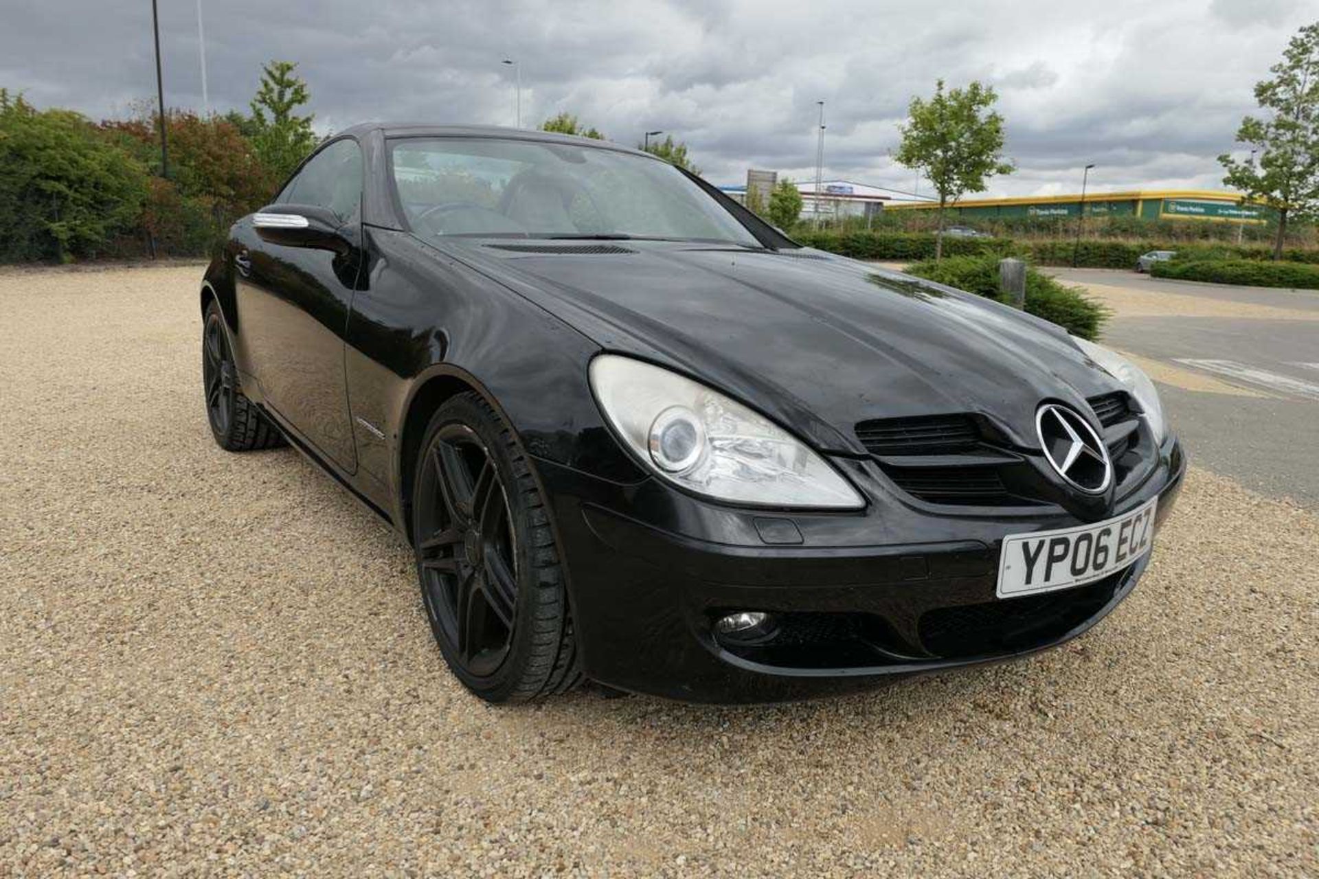 YP06 ECZ (2006) Mercedes 200 SLK Kompressor 1.8 litre automatic two door convertible in black, - Image 10 of 12