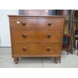 Victorian chest of 3 drawers