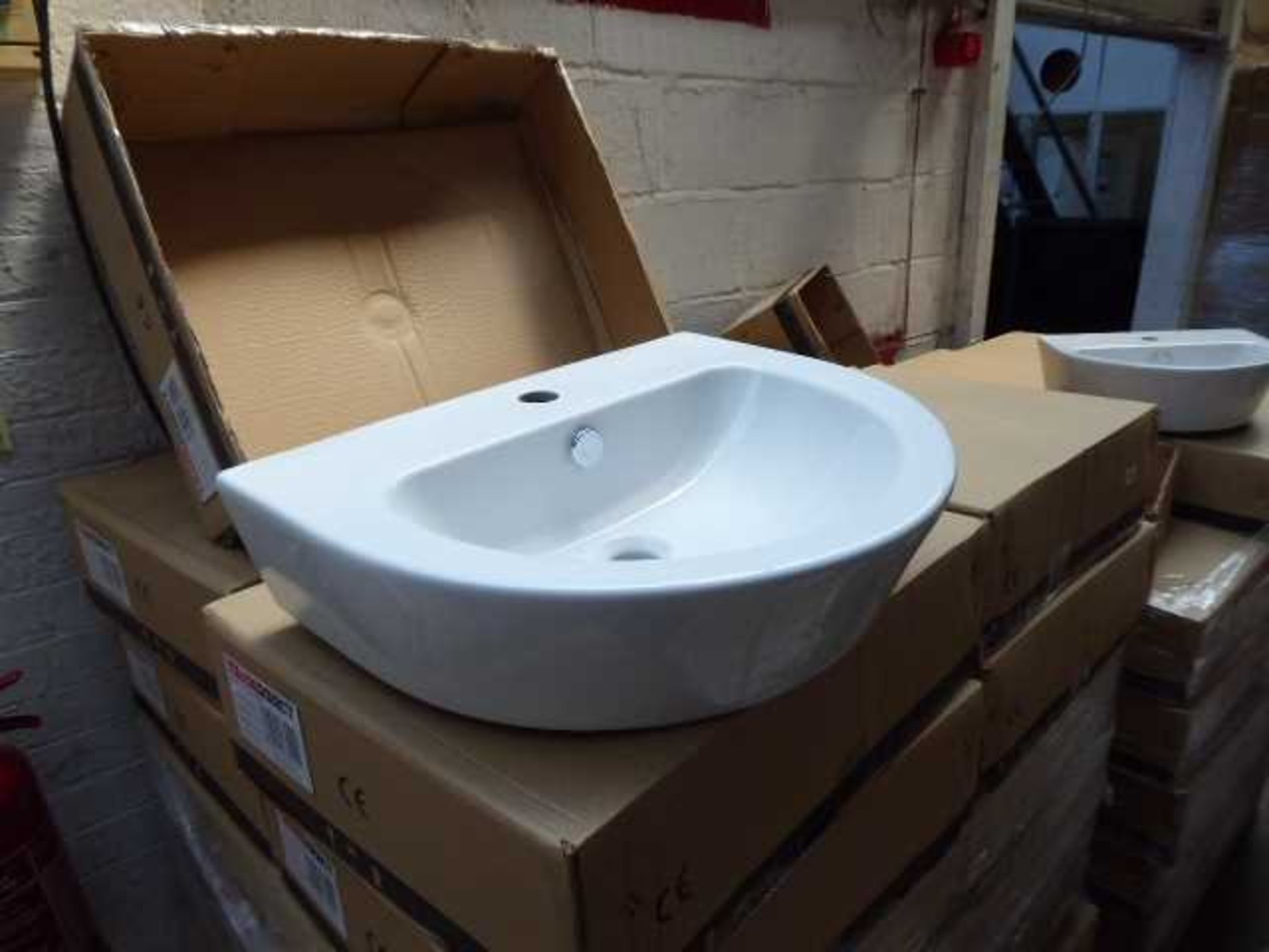 +VAT 32x MED/ALT hand basins, single tap hole, 550mm