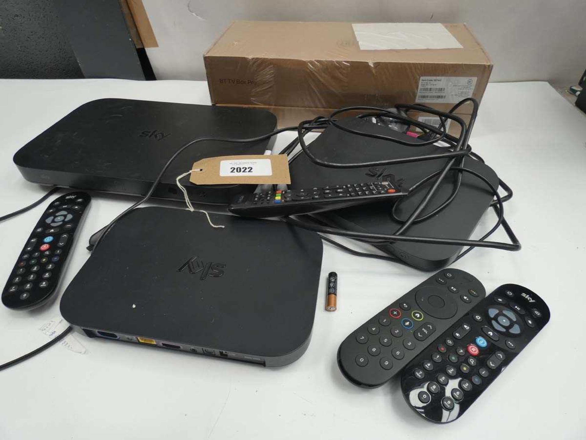 +VAT BT TV Box Pro, Smart Hub 2 and Sky router/TV set