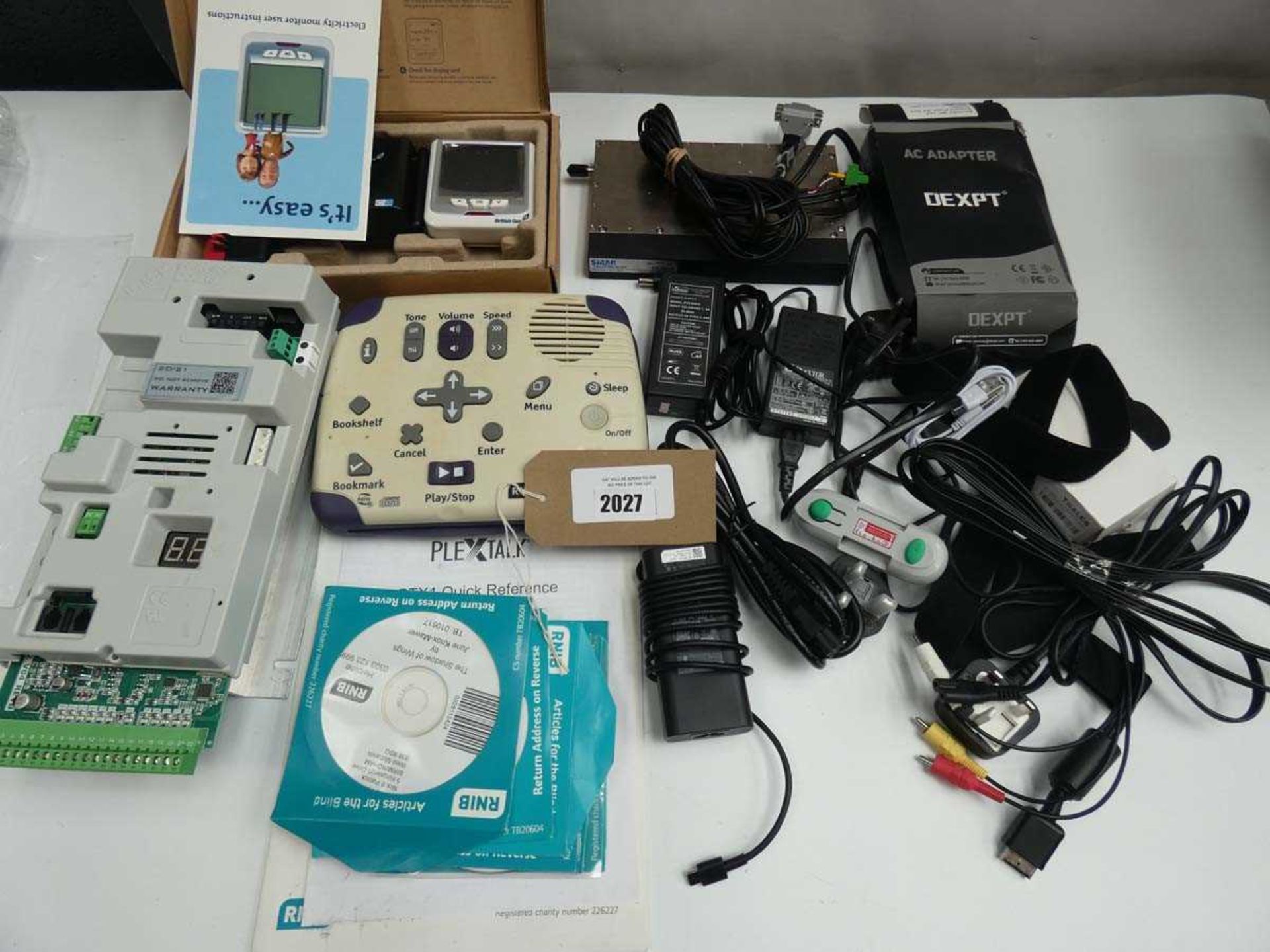 +VAT Mixed lot of electrical devices and accessories