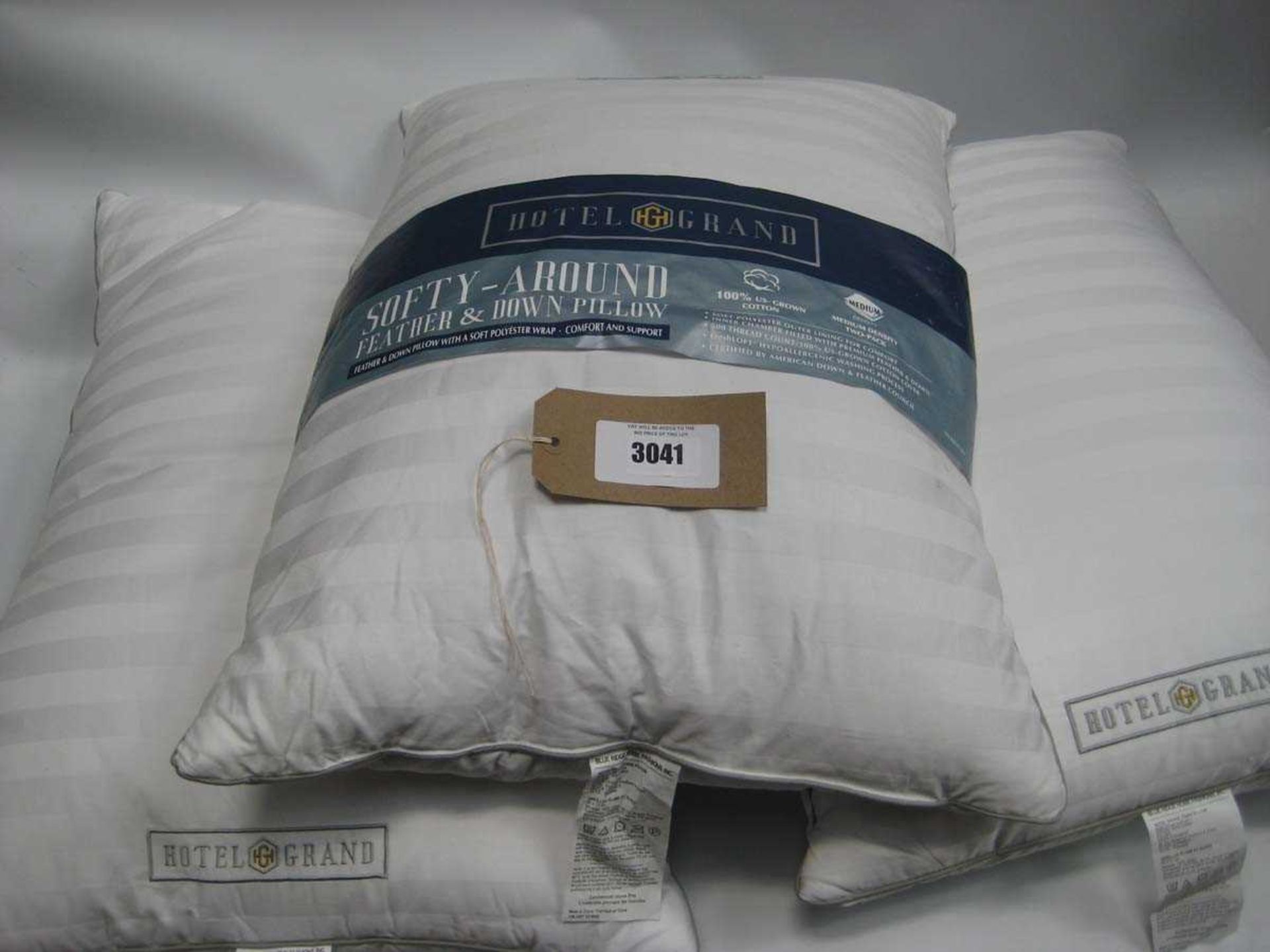 +VAT 3x Hotel Grand Pillows.