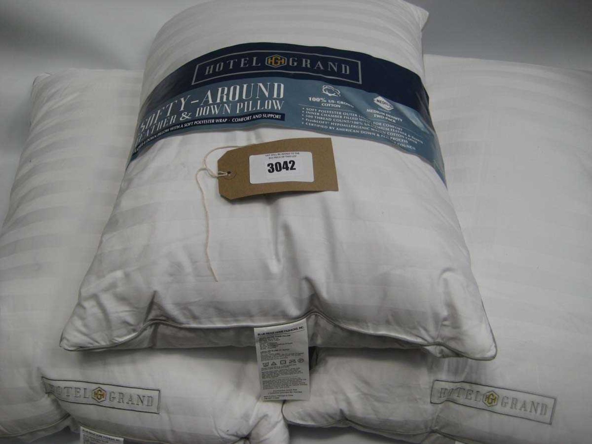 +VAT 3x Hotel Grand Pillows.