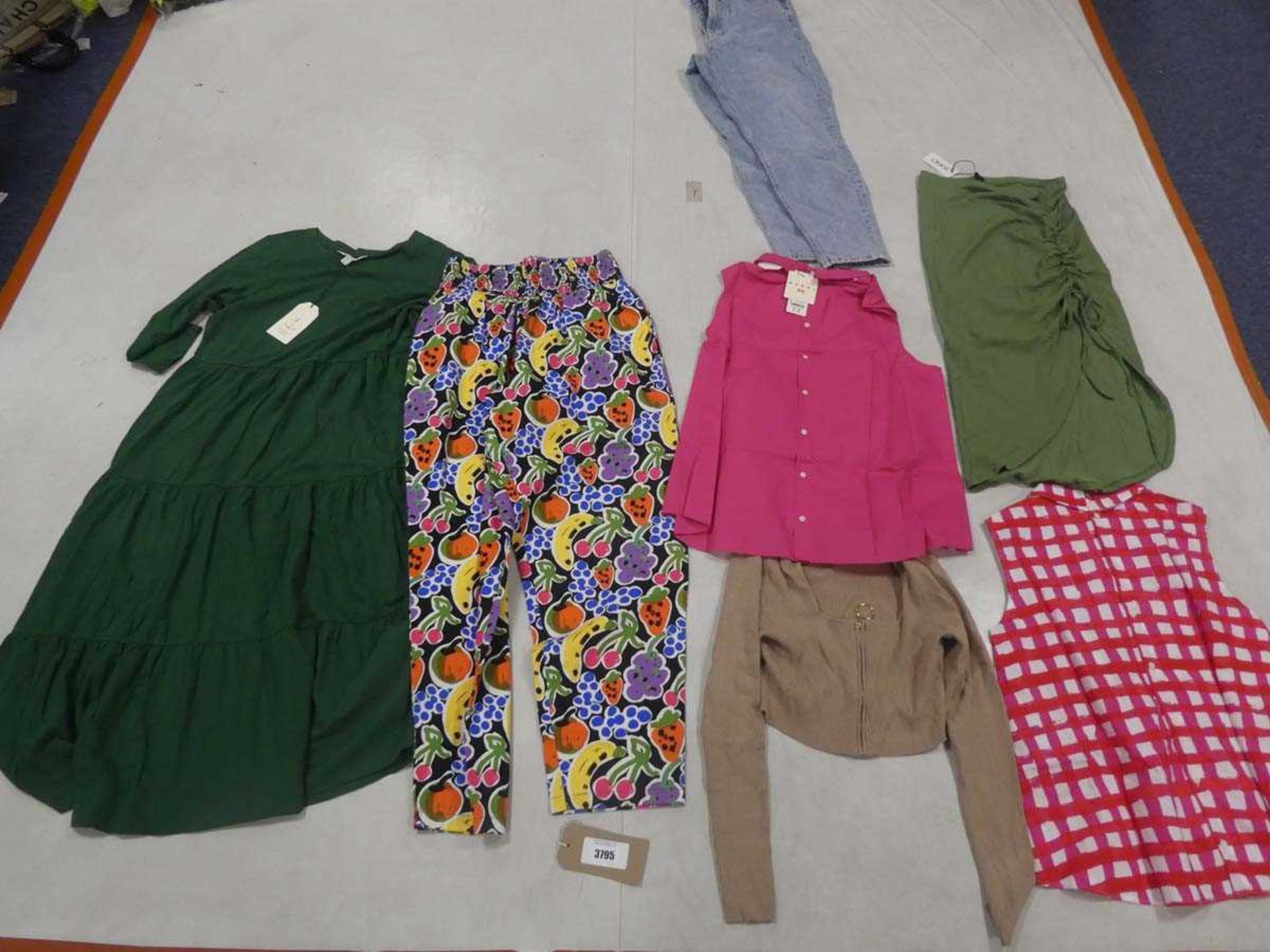 +VAT Selection of clothing to include Lucy & Yak, SeaSalt, 4TH+Reckless, Uniqlo Marni, Cider and