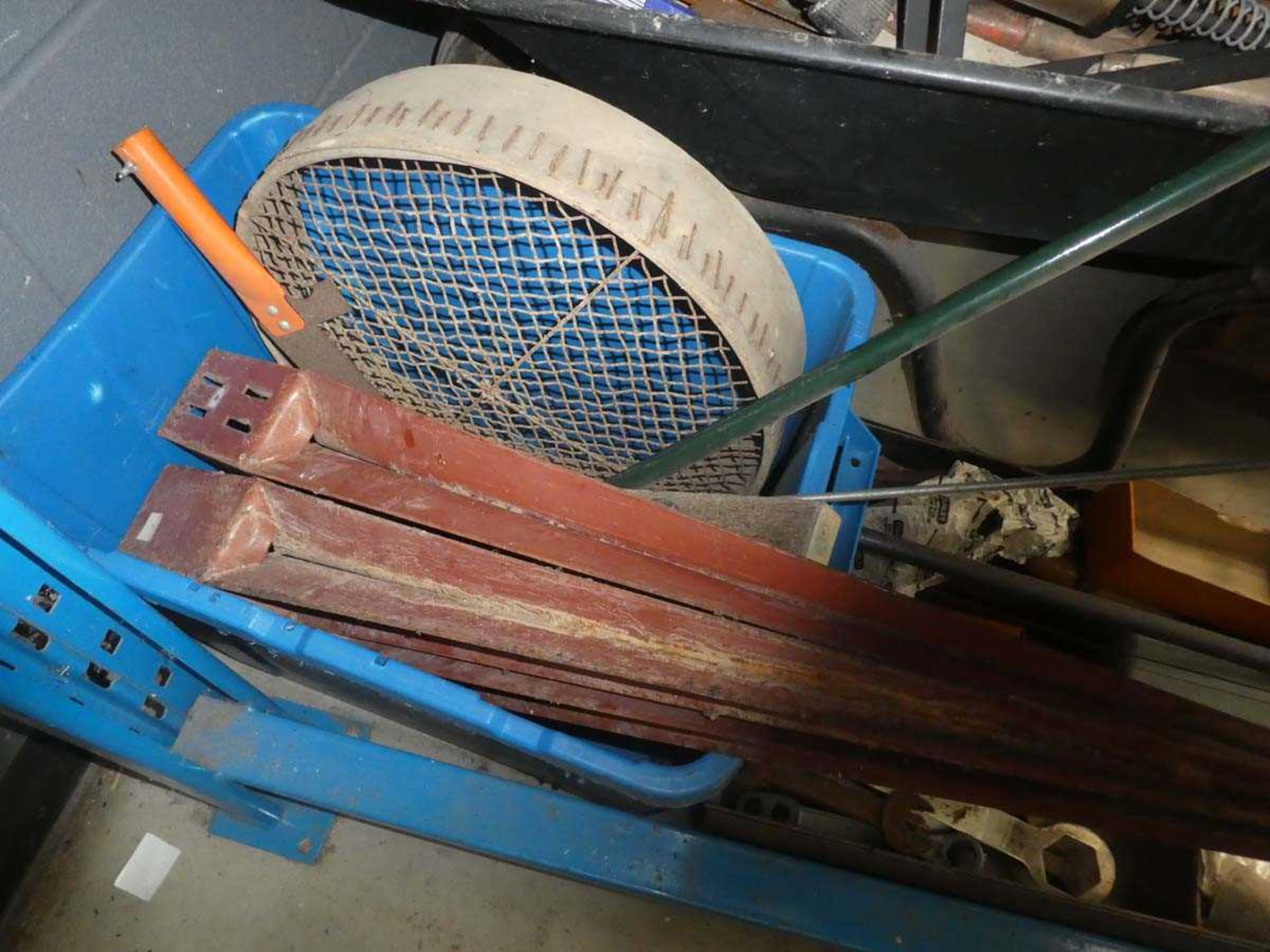 Large underbay of sack barrow, roller, golf trolleys, wheelbarrow and tools - Image 5 of 5