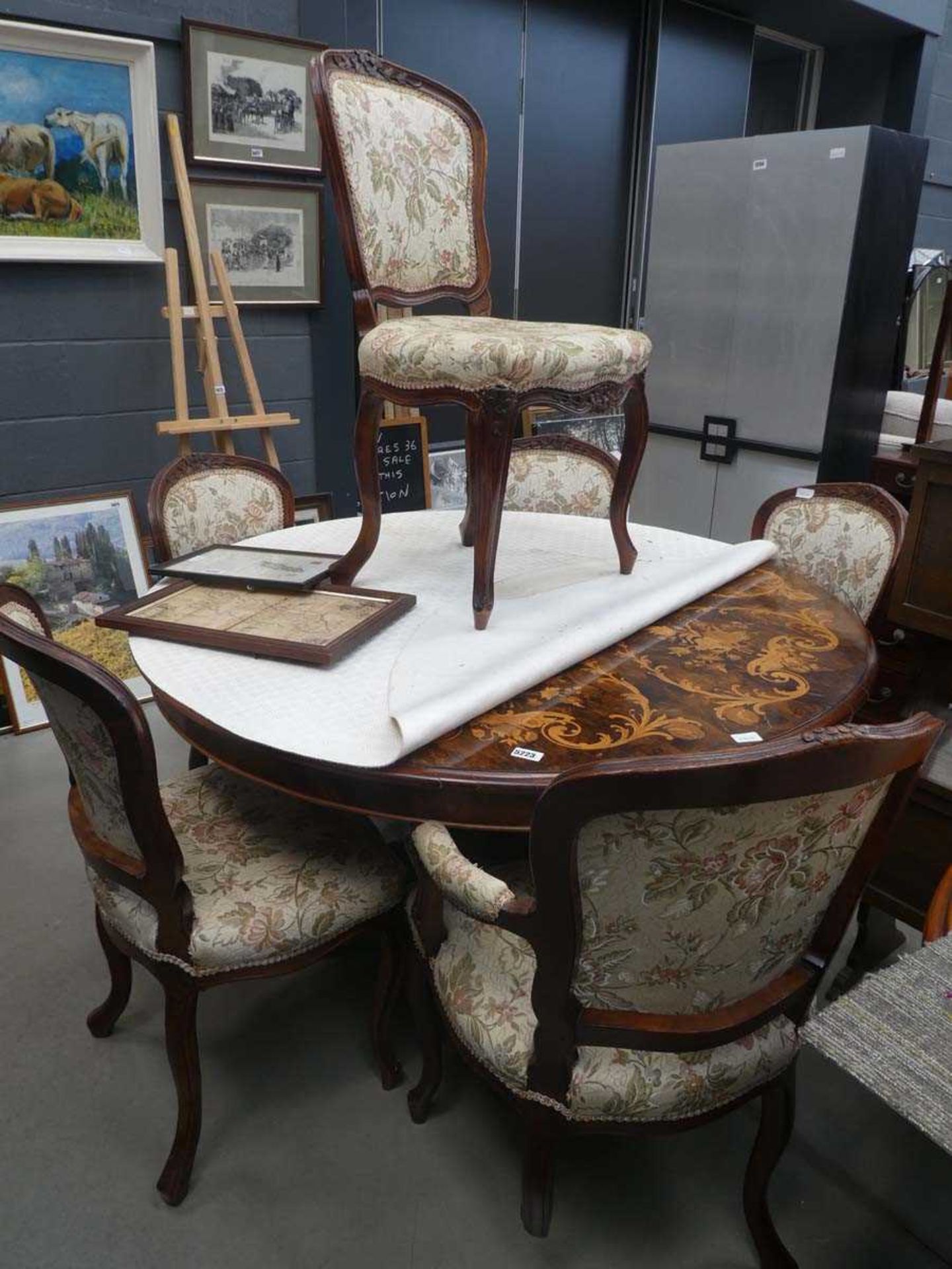 Inlaid walnut dining table plus six floral upholstered chairs to include a single carver (AF)