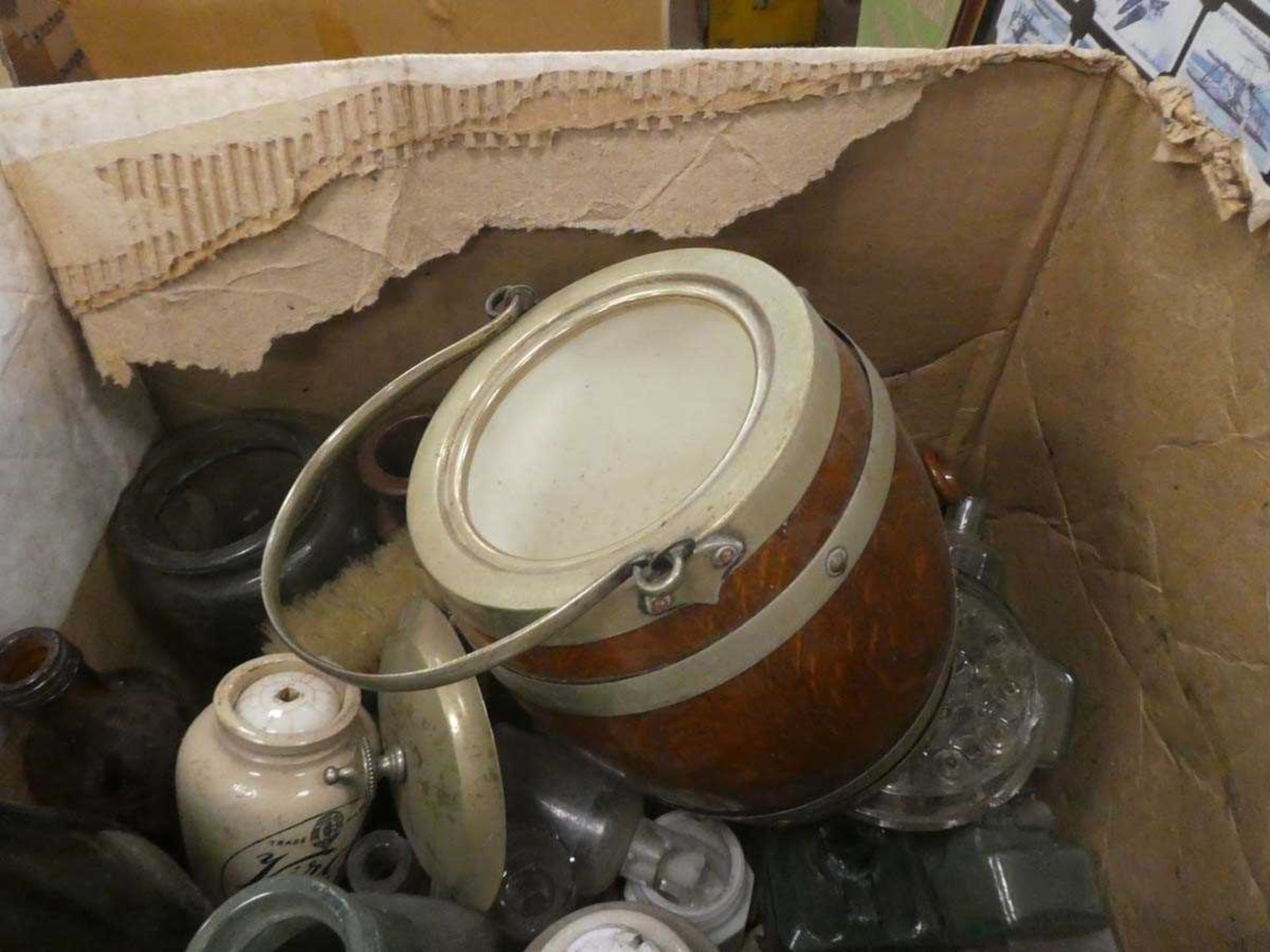 6 boxes containing large quantity of household goods inc. kitchen storage vessels, quartz clock, - Image 5 of 6