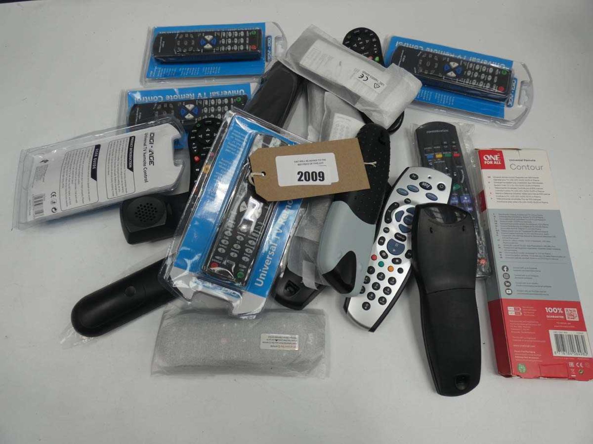 +VAT Quantity of various remote controls