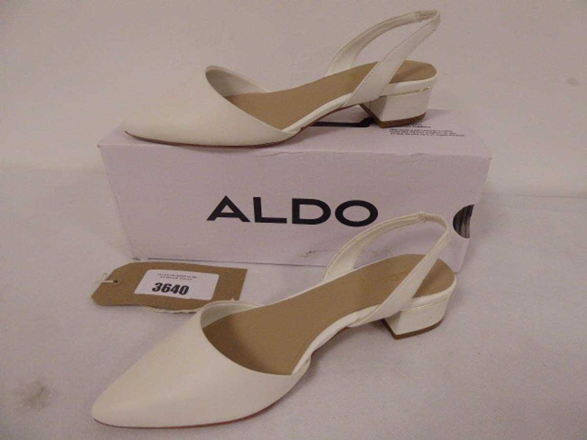 +VAT 1 x pair of leather Aldo Anathana shoes in white, size UK 4 (boxed)