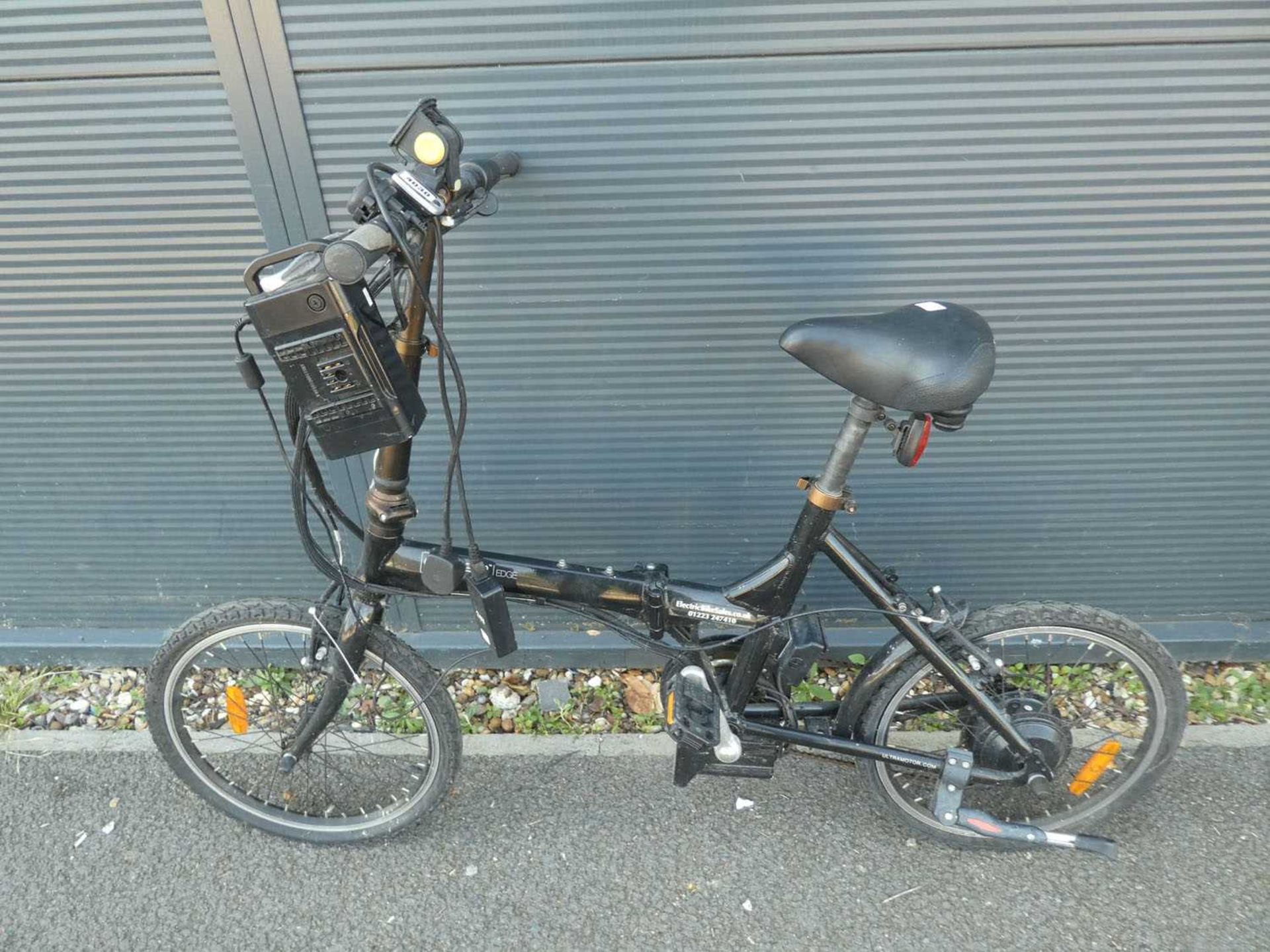 A2B edge black electric fold up bike with charger