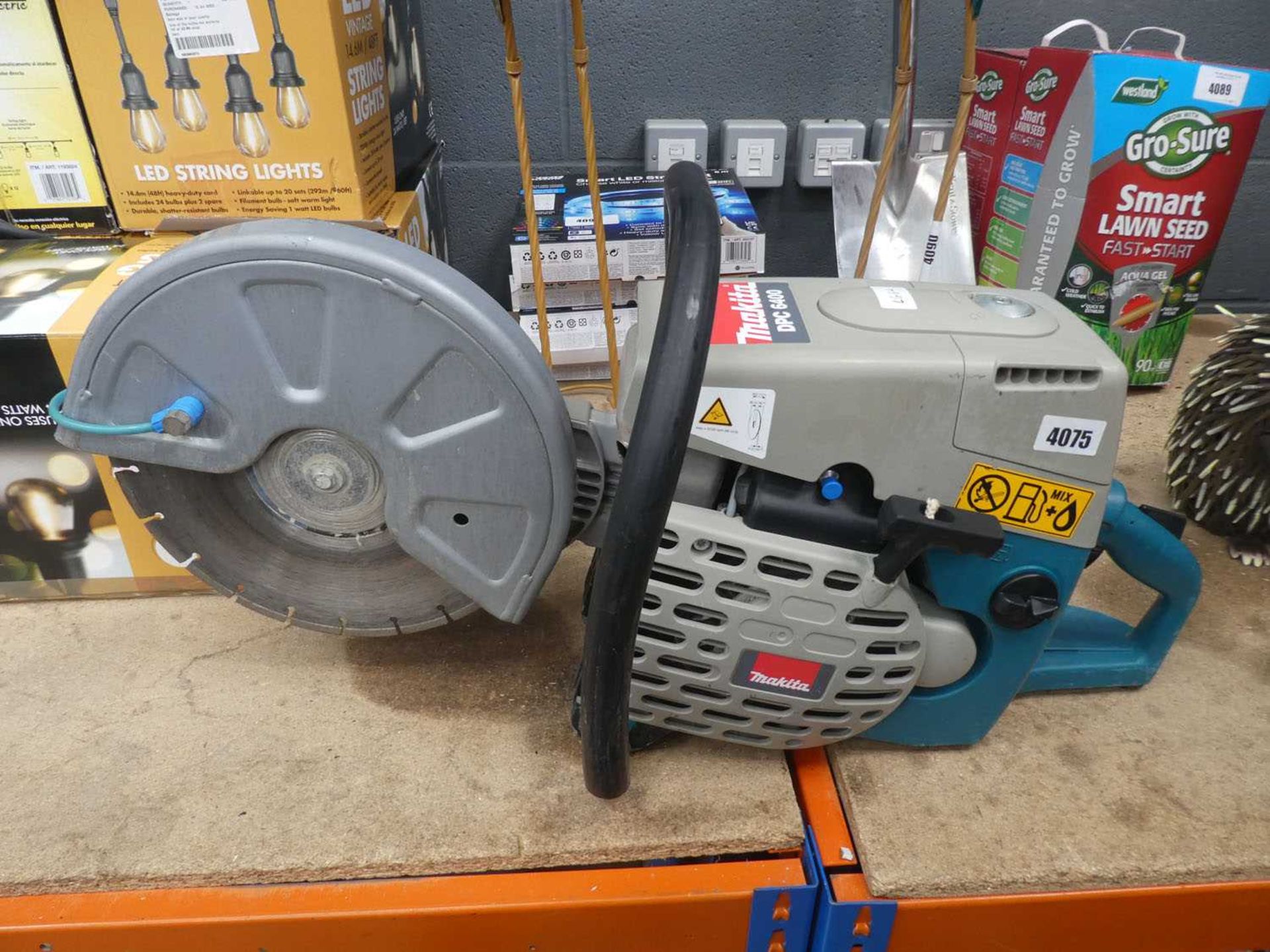 Makita DPC6400 petrol powered disc cutter