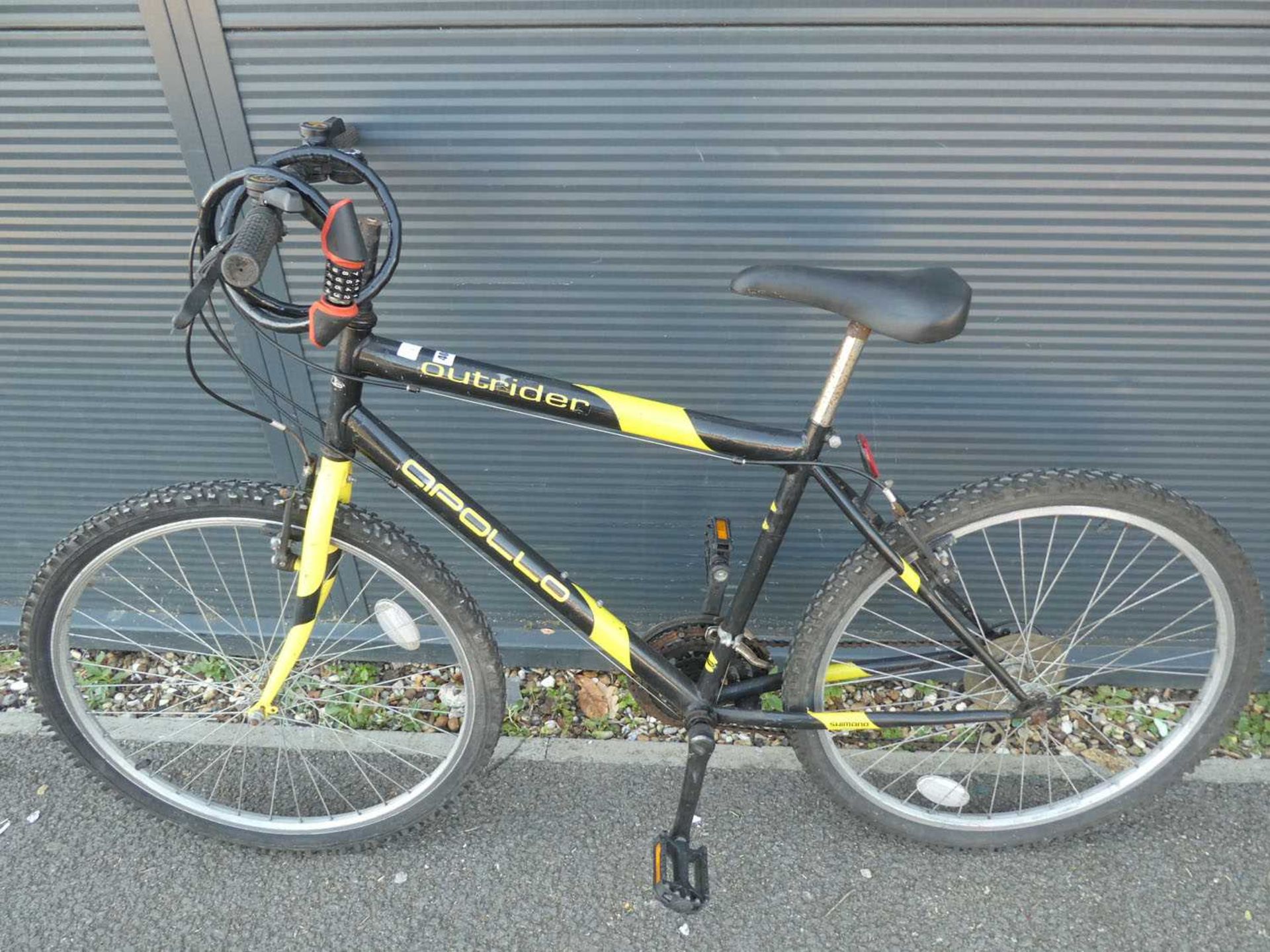 Yellow & black Apollo gents mountain bike