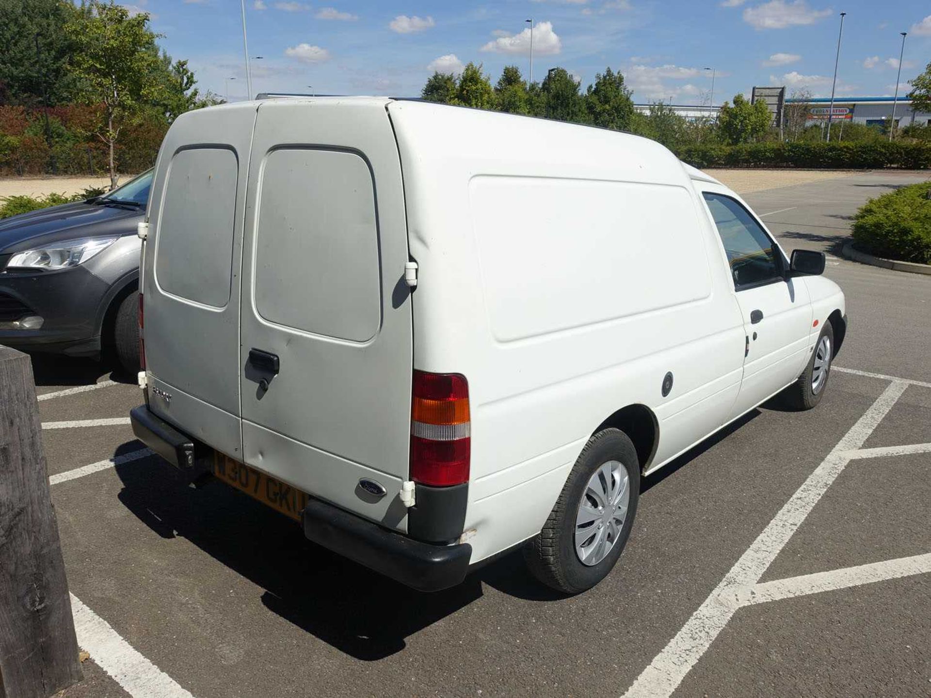 (2000) Escort 55 D Van in white, registration plate W307 GKU, 1753cc, diesel, first registered 17. - Image 4 of 9