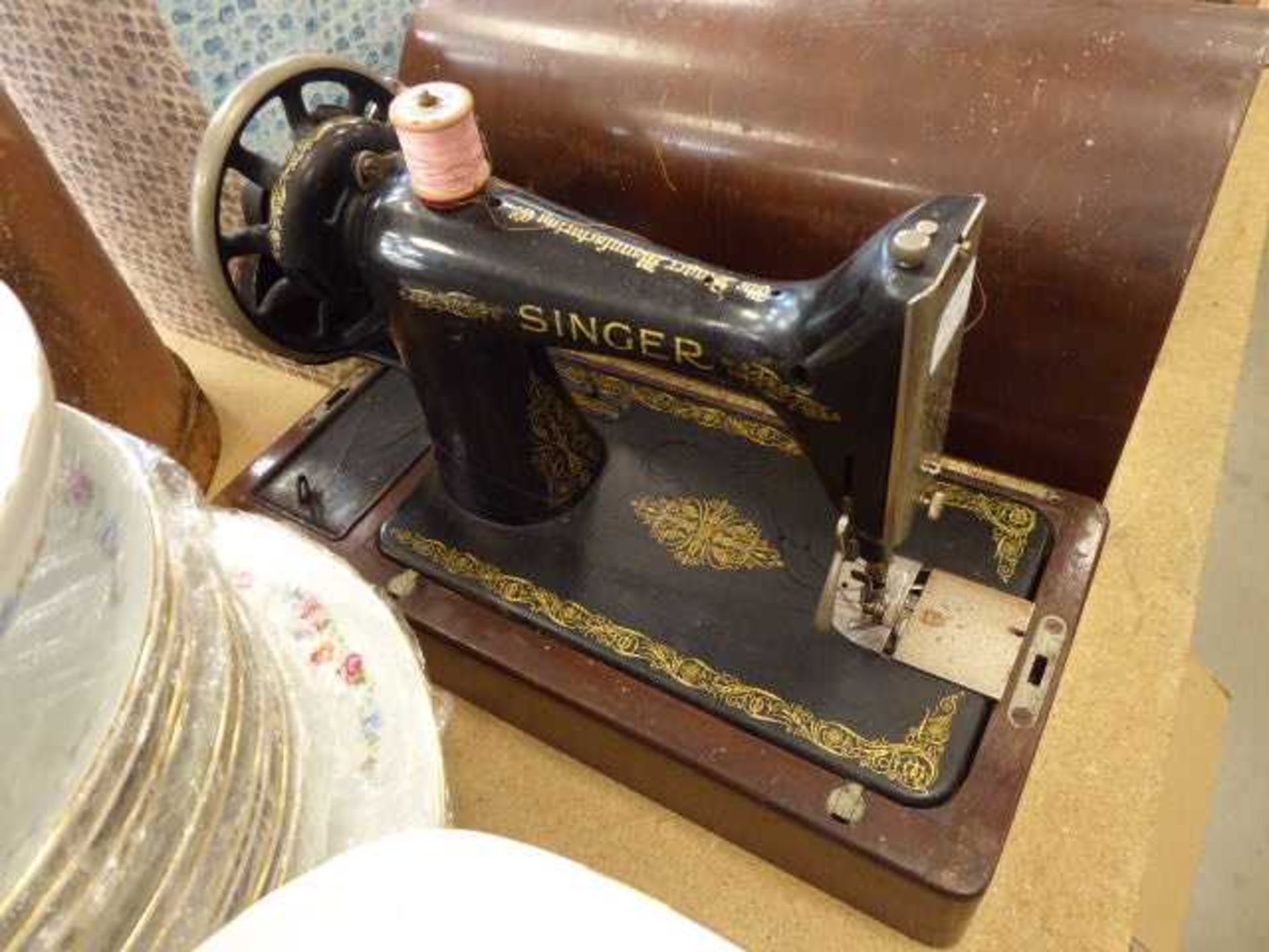 2 cased Singer sewing machines - Image 3 of 3