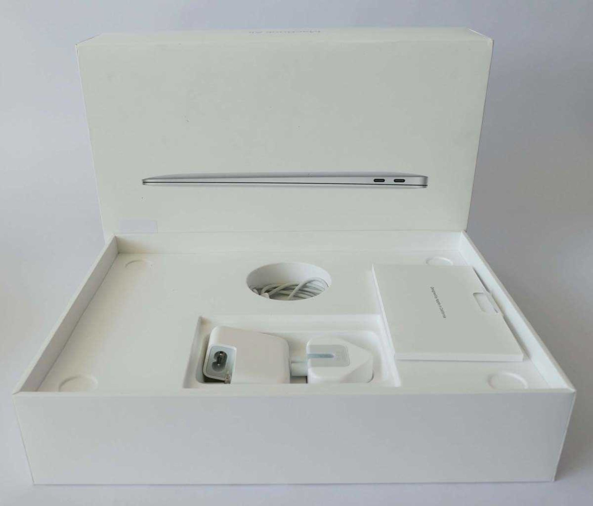 +VAT MacBook Air 13" 2020 A2337 laptop with Apple M1 chip, 8GB RAM, 256GB SSD, box and charger - Image 2 of 3