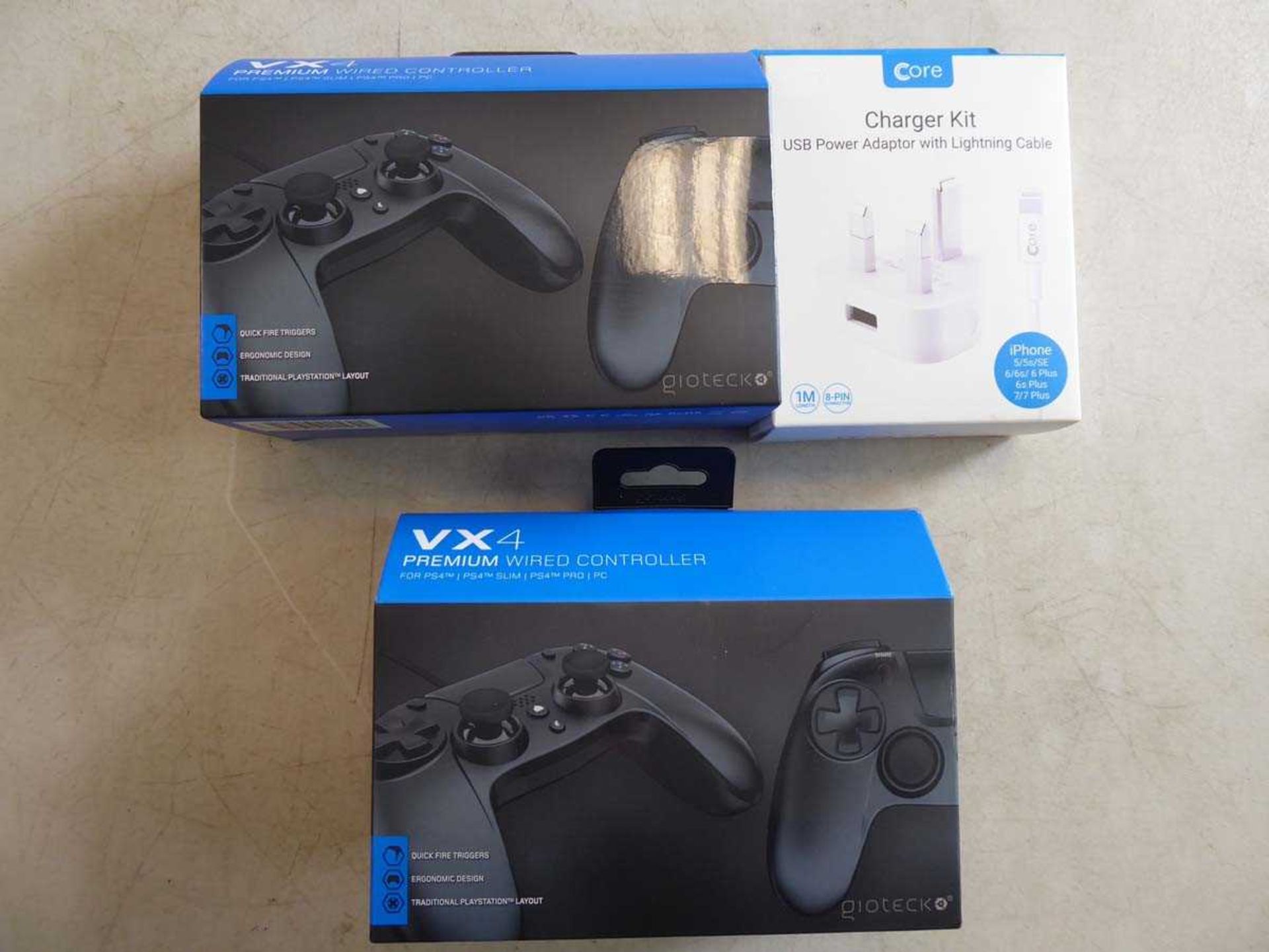 2x VX4 PlayStation 4 console controllers