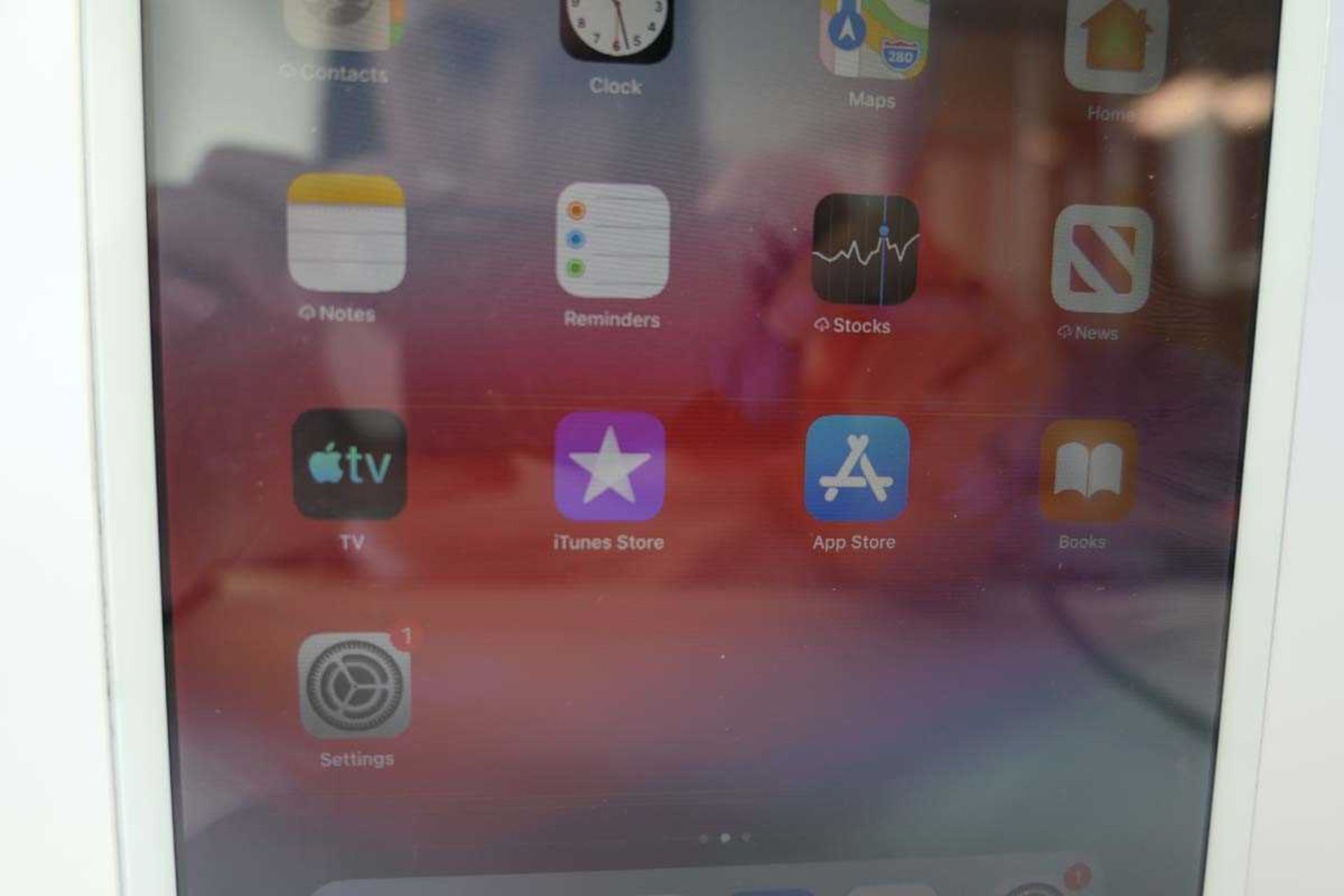 +VAT iPad Mini 2 A1489 16GB Silver tablet - Image 2 of 3
