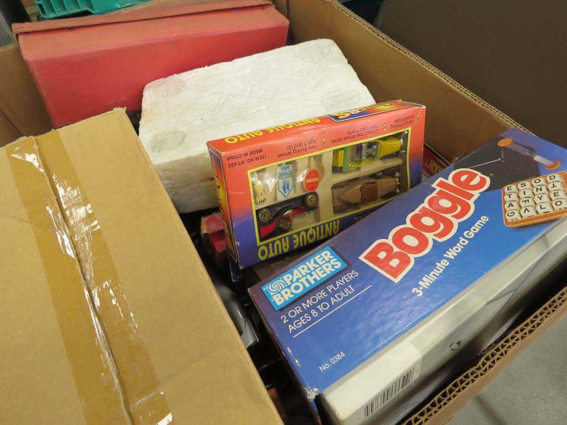 2 boxes containing diecast toys - Image 3 of 3