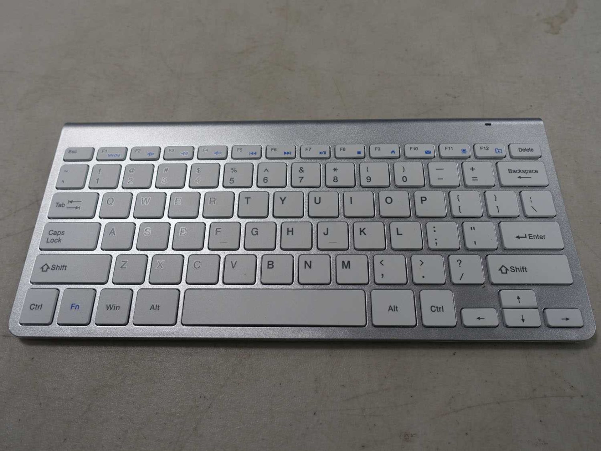 +VAT 2.4G ultra thin wireless keyboard with USB dongle