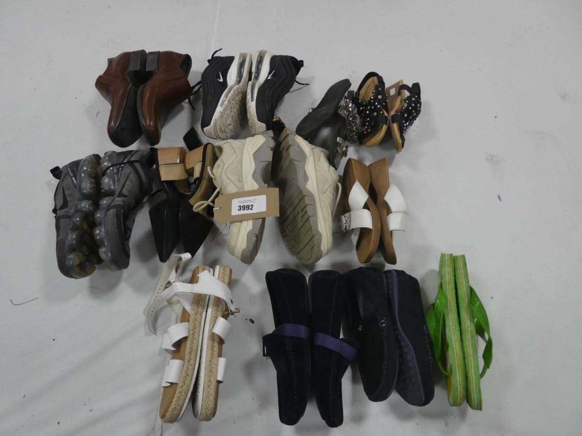 +VAT Bag containing selection of paired used footwear - Image 2 of 3